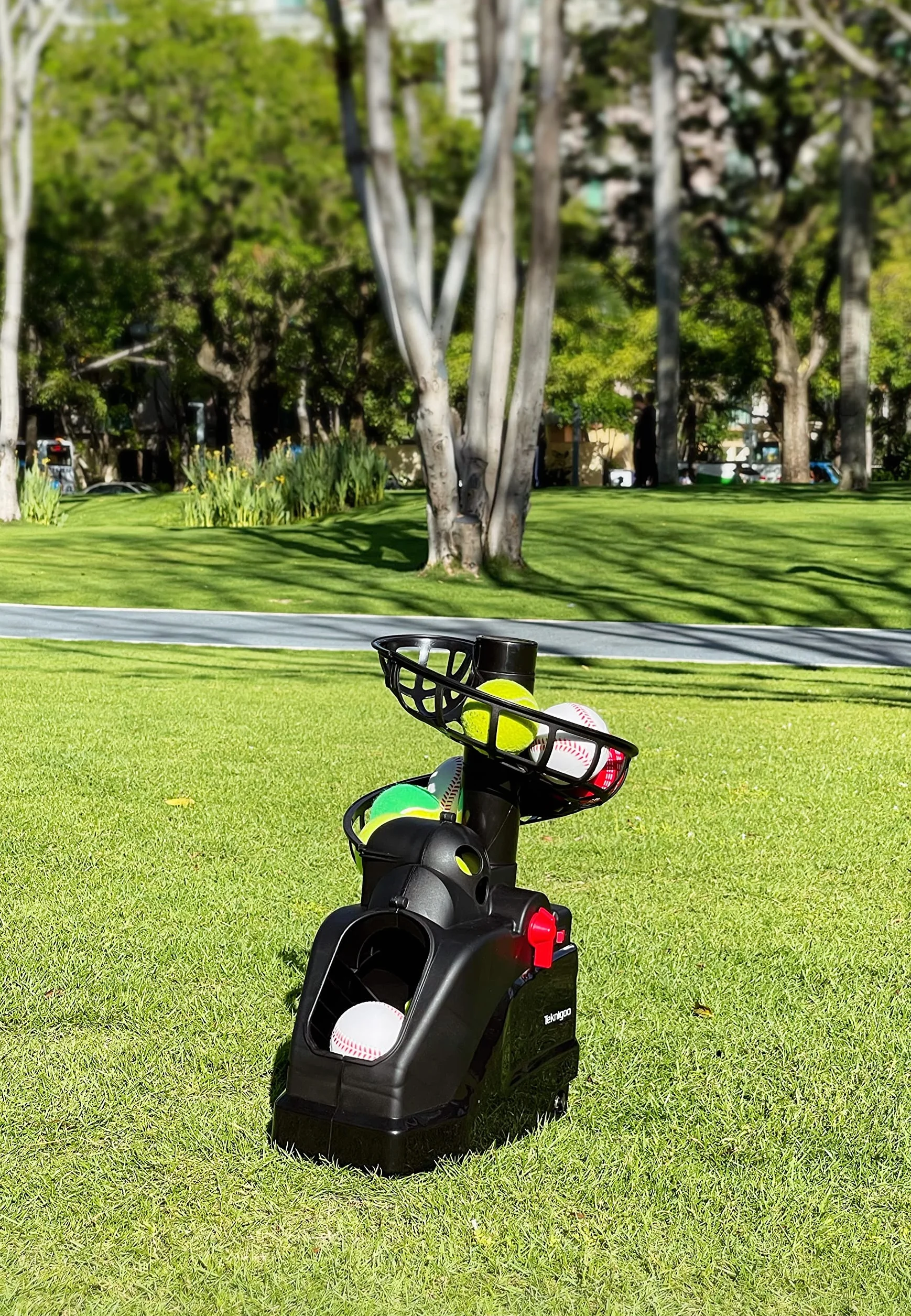 Entrenador Tenis Lanza Pelotas 3 LB, 10 Bolas, AC/Batería, USB