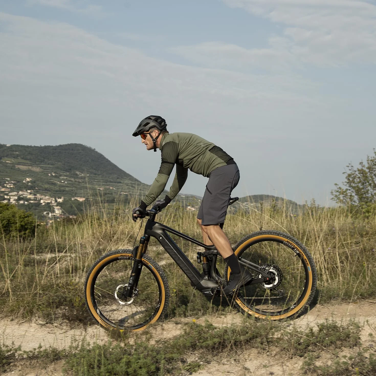 Selle Italia X-Bow Superflow - Sillín de Bicicleta de Montaña, Trekking, Enduro, E-Bike, E-Mountain Bike, Agujero Anatómico, Cuadro Aleación FeC, Amortiguadores