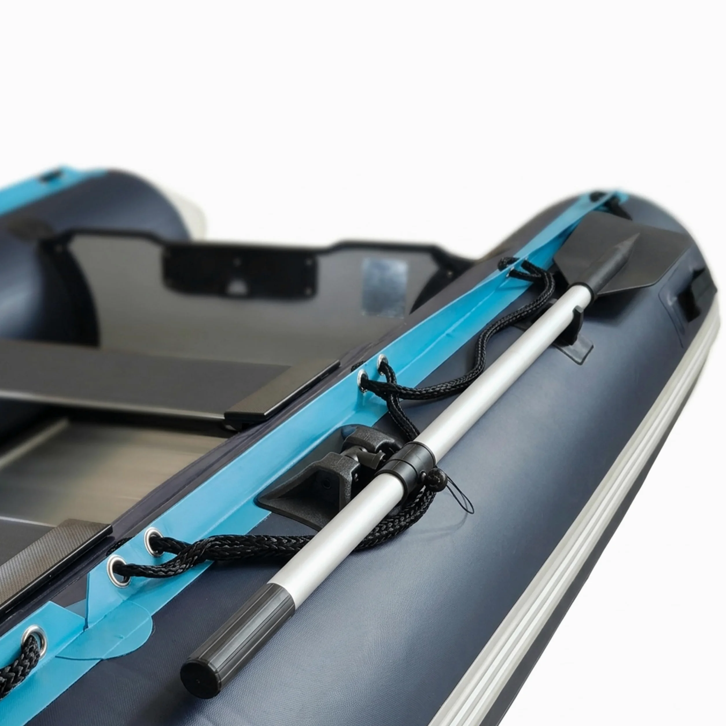 Relaxdays Set Bote Hinchable, 4 Personas, 3,20 m, remos, Bomba & Bolsa, Fondo de Aluminio, para Pesca, Azul y Blanco
