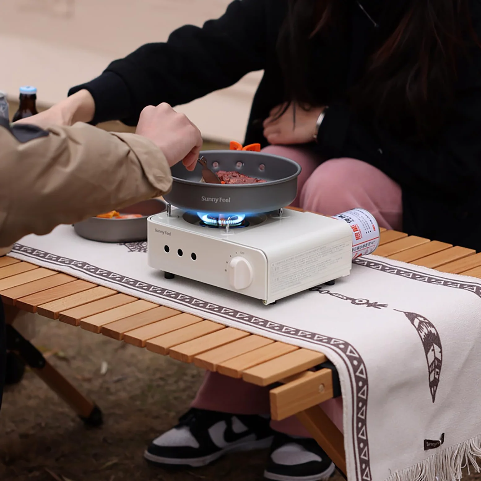 Estufa de camping portátil, cocina de gas de 2100 W con funda de transporte, equipo de cocina para mochileros al aire libre para camping, senderismo, barbacoa, picnic