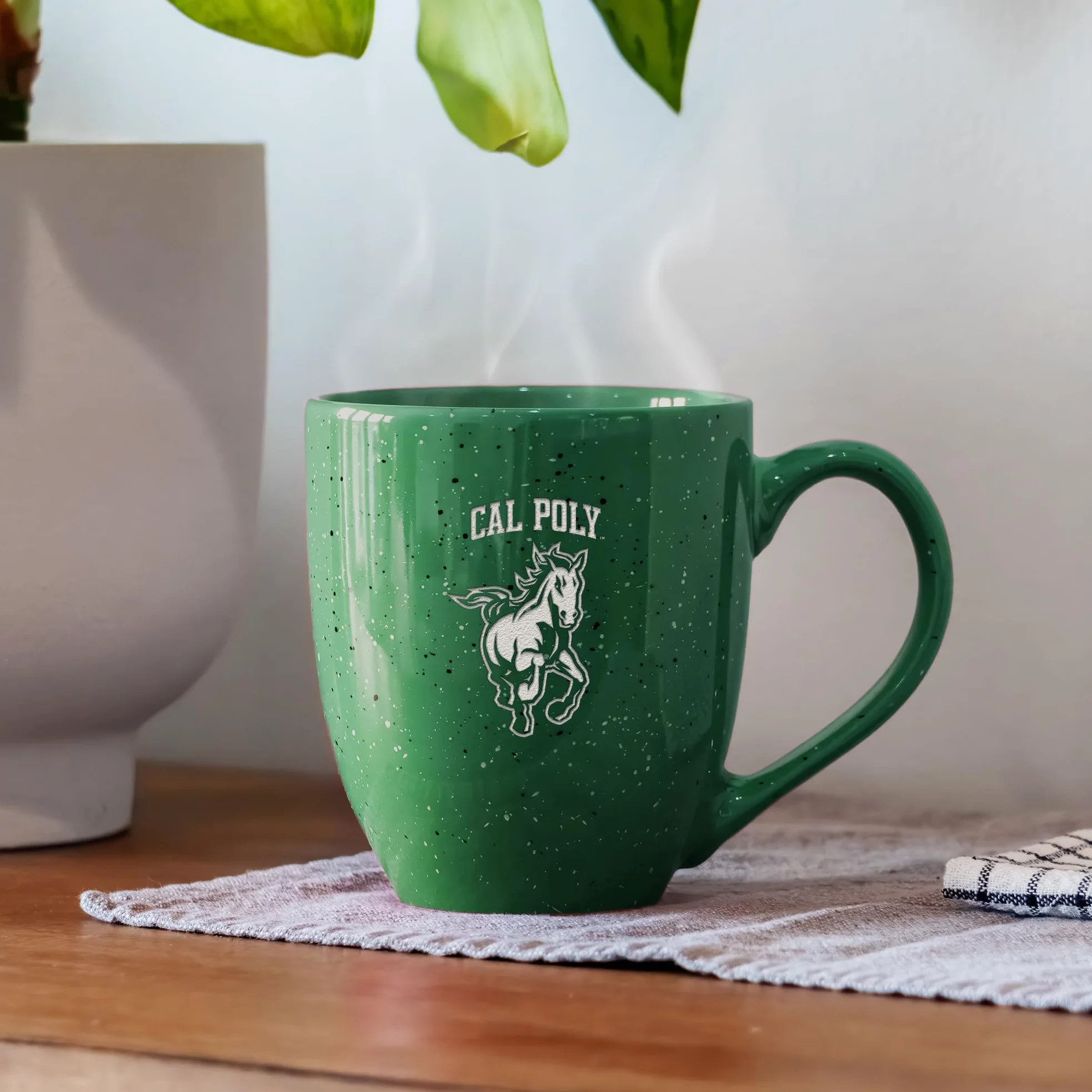 Rico Industries NCAA Cal Poly Mustangs - Taza de café de cerámica moteada grabada con láser, color verde, 16 onzas