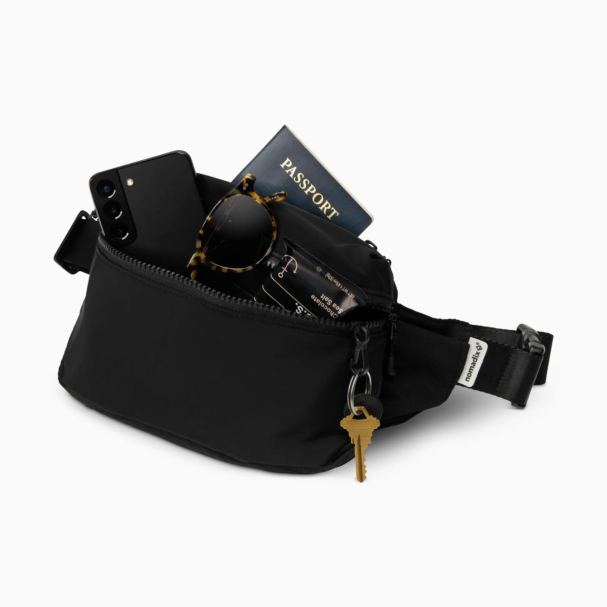 Nomadix Fanny Pack Raven Black - Bolsa cruzada ligera y resistente al agua para senderismo, festivales y viajes, nailon reciclado ecológico con clip para llaves, bolsillos dobles y almacenamiento