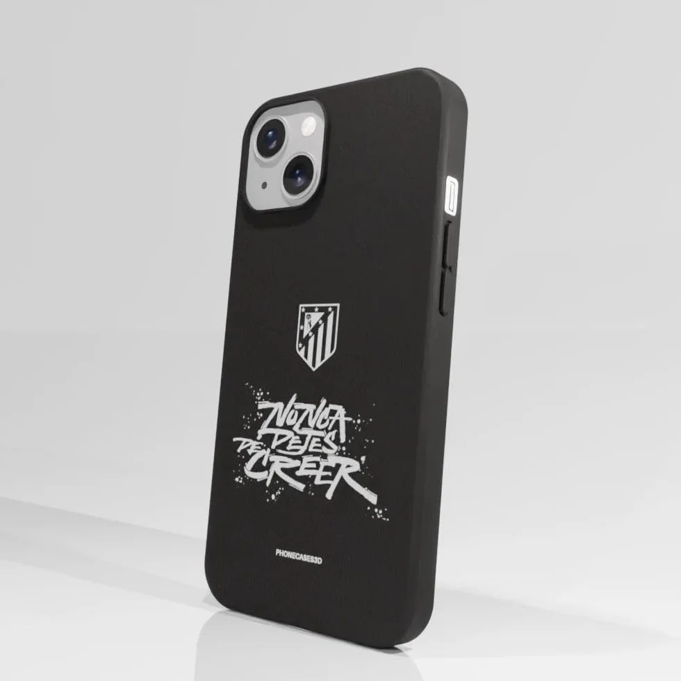 Funda Móvil para Apple iPhone 13 Atlético de Madrid – NDDC Slogan – Diseño ergonómico – Protección Ligera y Resistente para móvil – Negro