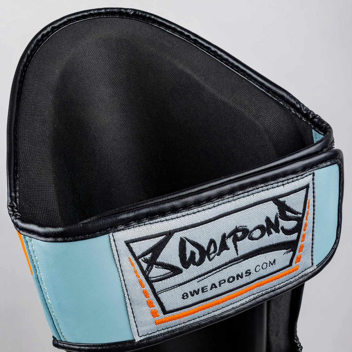 8 WEAPONS Espinilleras Shift, color gris hielo naranja, entrenamiento y competición, piel sintética de alta calidad y amortiguación perfecta, Muay Thai, K1, MMA, karate y kickboxing