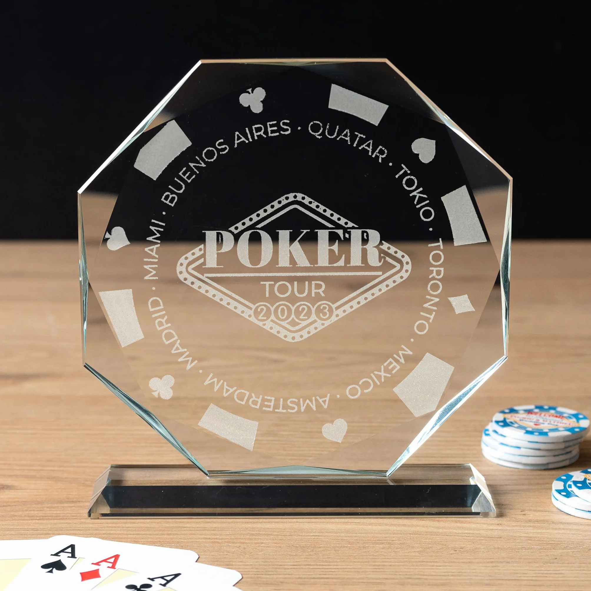 Trofeo Personalizado con Nombre y Texto Cristal Grabado Escala de Grises Octogonal Incluye Estuche