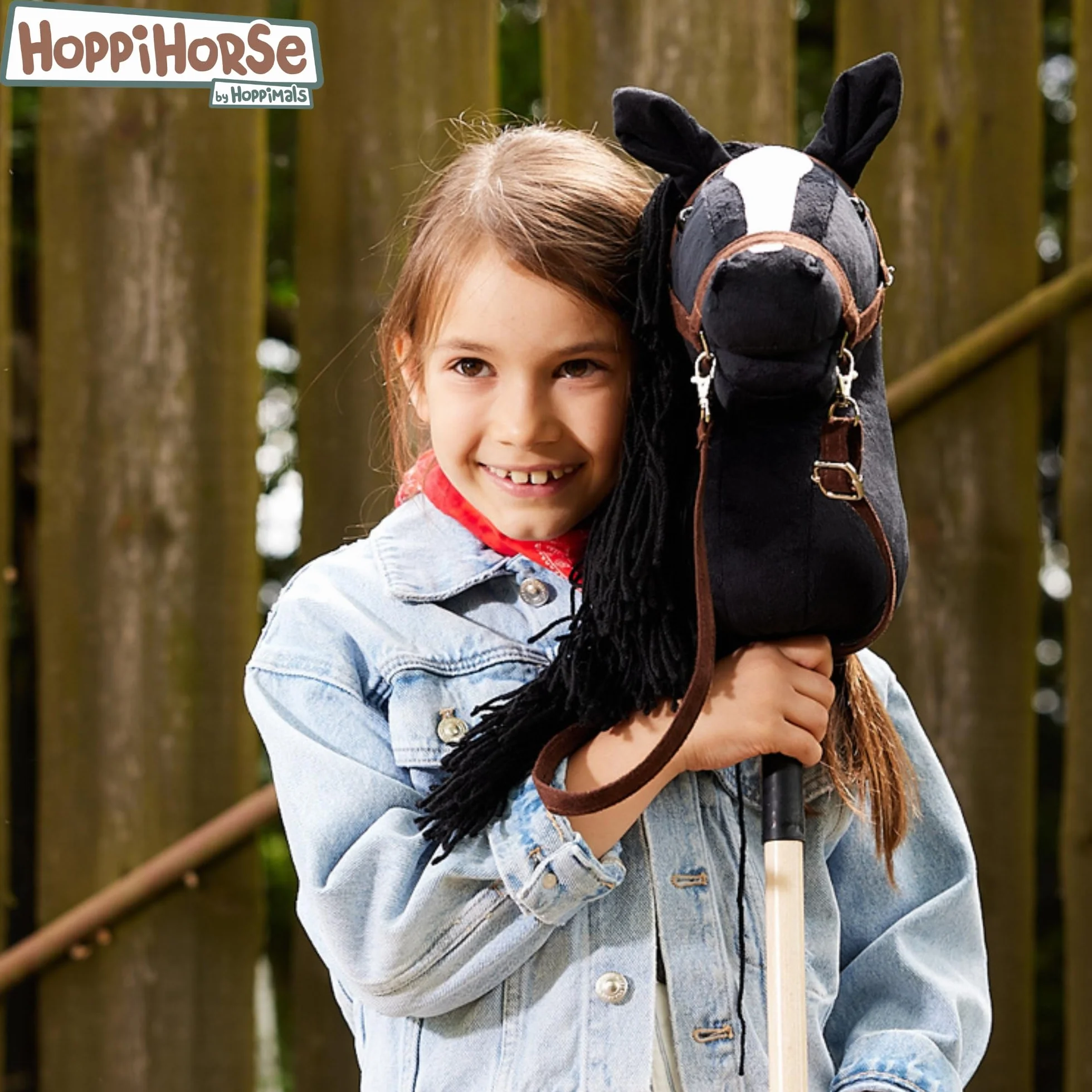 HOPPIHORSE Hobby Horse Deportiva A4 Caballo de Palo con Cabezada Riendas Correa Hombro Cola Empuñadura Silicona Peluche Caja Regalo