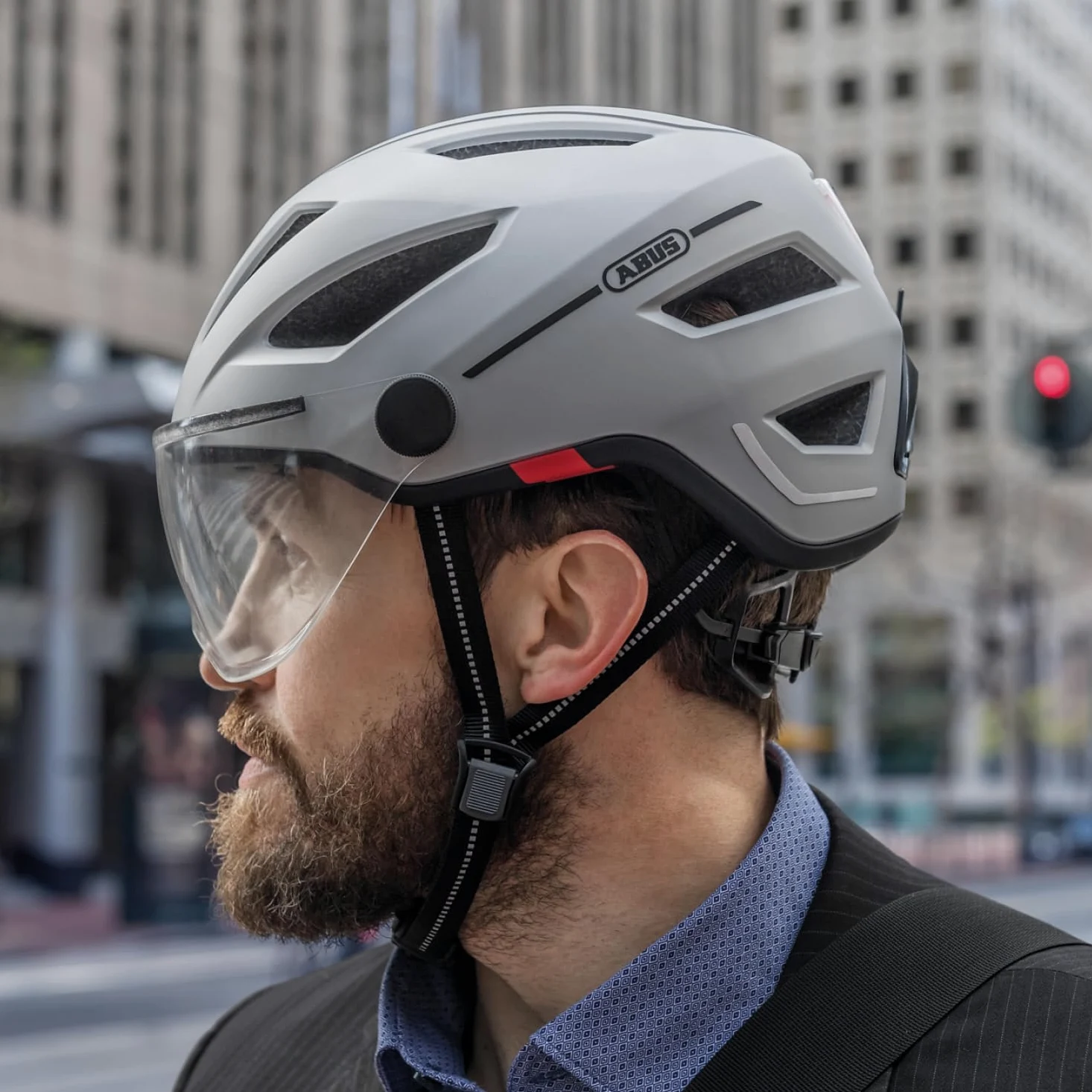 Casco urbano ABUS Pedelec 2.0 ACE - Casco de bicicleta con luz trasera, visera, protección para lluvia, almohadillas para los oídos - Para hombre y mujer