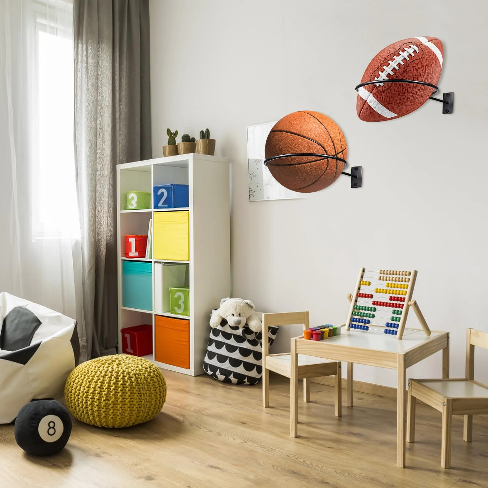Soporte para Balones de Pared 4 Unidades, Soporte Metálico Resistente para Baloncesto Fútbol Voleibol y Rugby, Accesorios de Almacenamiento Deportivo con Tornillos Incluidos