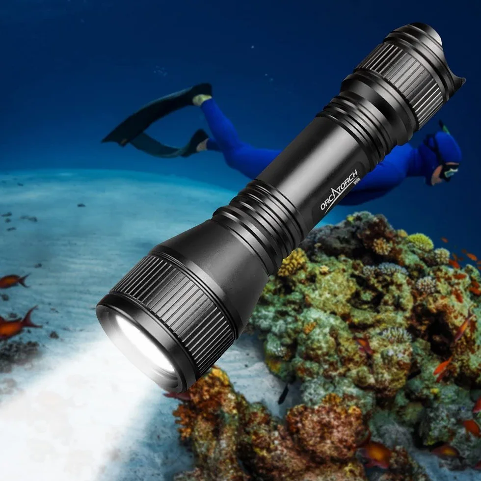 ORCATORCH D550 Linterna de Buceo, 1000 Lúmenes Super Brillante Bajo El Agua LED Linterna De Buceo Con 3 Modos, IP68 Impermeable Night Dive Antorcha 150 Metros Luz Sumergible