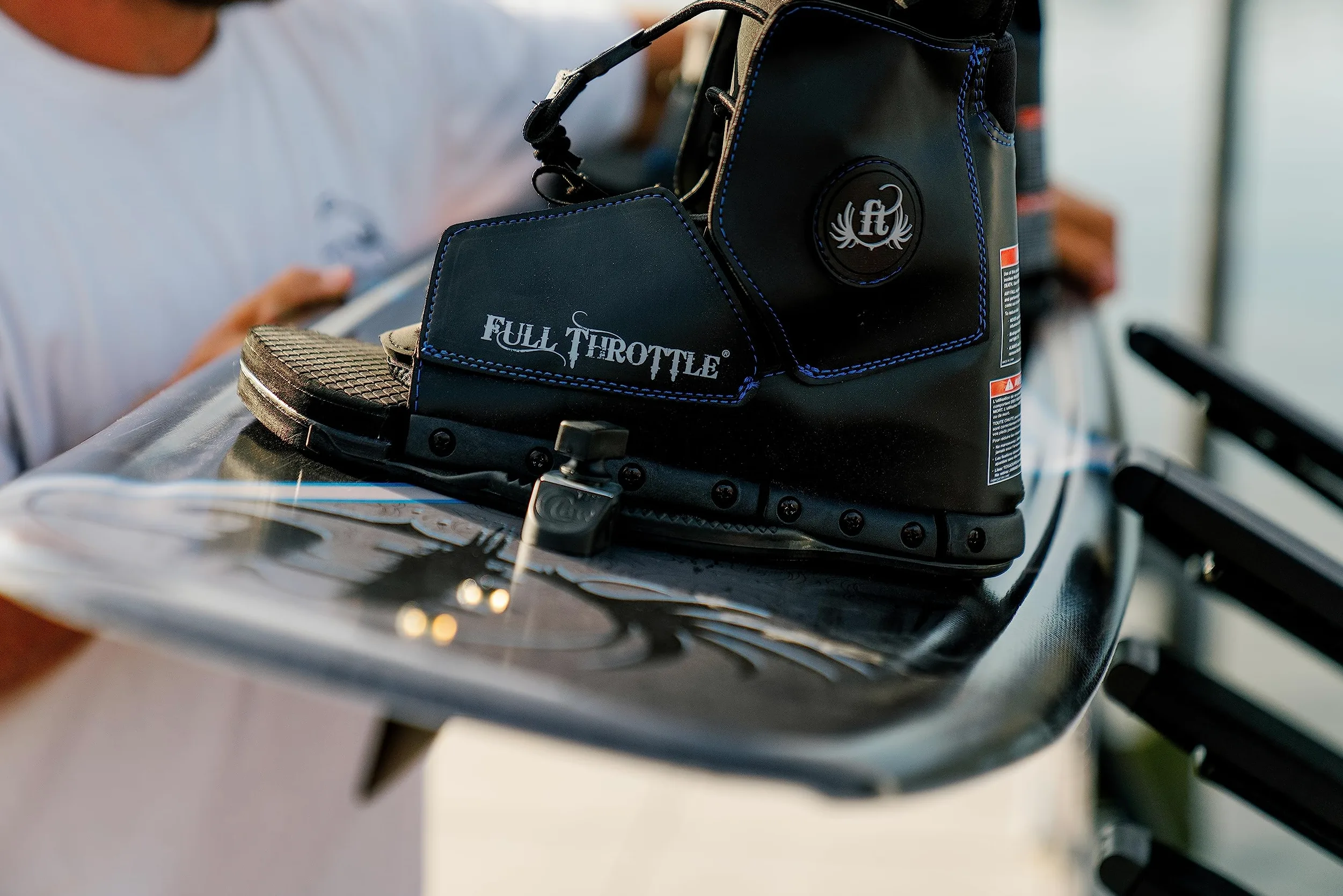 Absolute Outdoor Full Throttle Aqua Extreme Kit de Wakeboard (Negro/Azul, 55.1 x 21.6-inch/140 cm x 42 cm)
