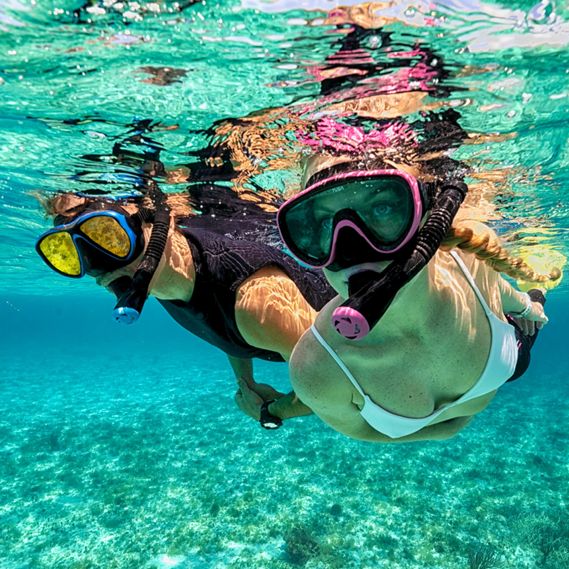 TUSA - Máscara deportiva para adultos, tubo de snorkel seco y aletas - UP-2521B-BKOG-L, Large, Negro (con bolsa reutilizable)/verde océano (con bolsa reutilizable).