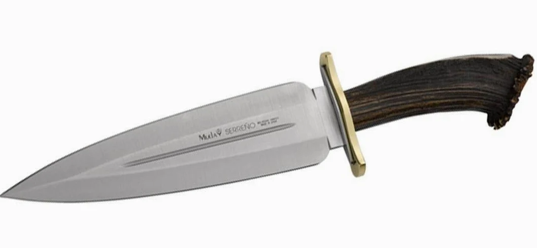 Muela Cuchillo SERREÑO-S hoja de acero ACX-380 de 22,5 cm y empuñadura de roseta de ciervo para Caza, Pesca, Supervivencia y Bushcraft Realizado en Ciudad Real + Portabotellas de regalo