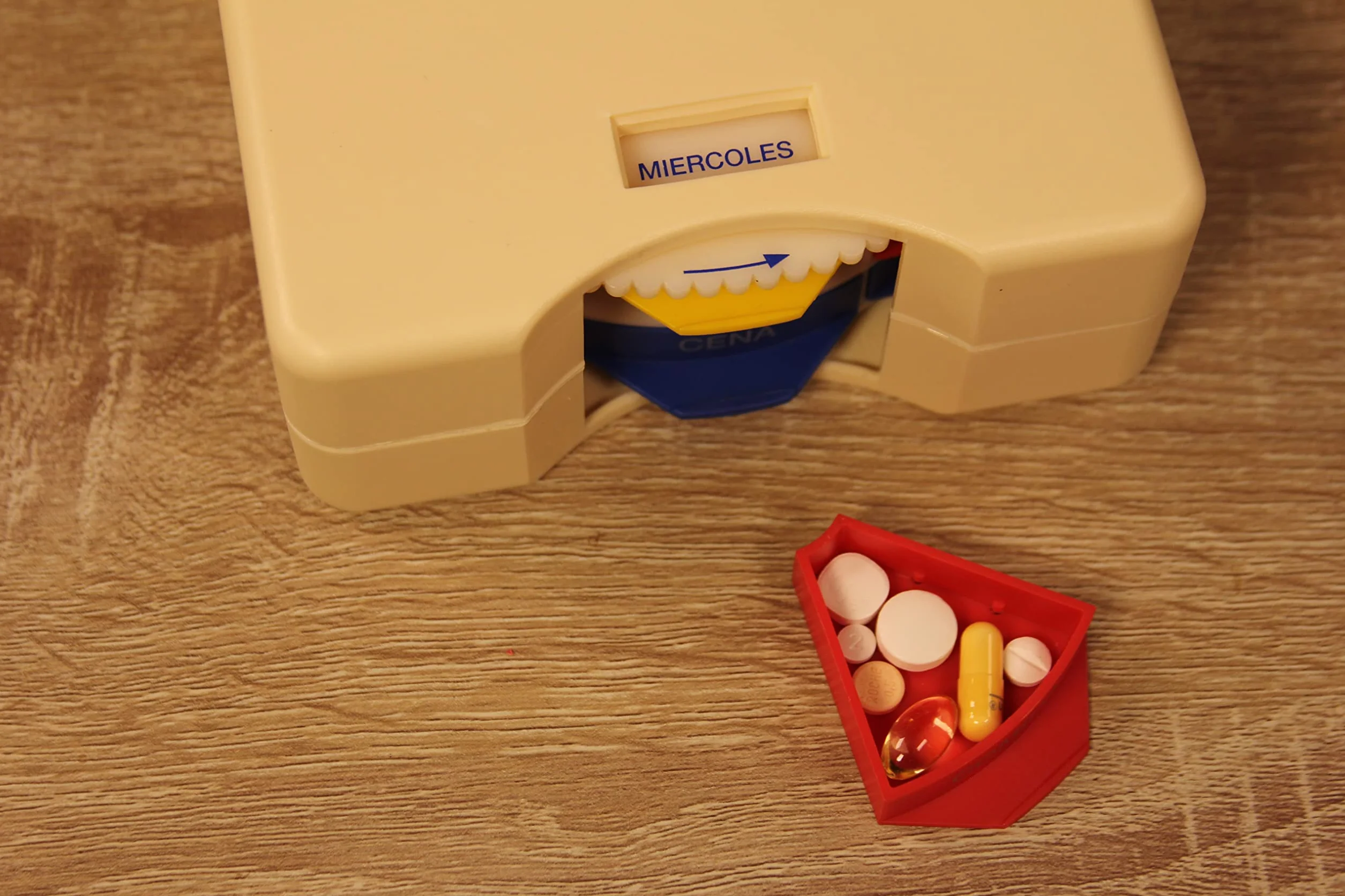 Pastillero Semanal Inteligente Sin Tapas Giro Rueda Organizador Medicamentos