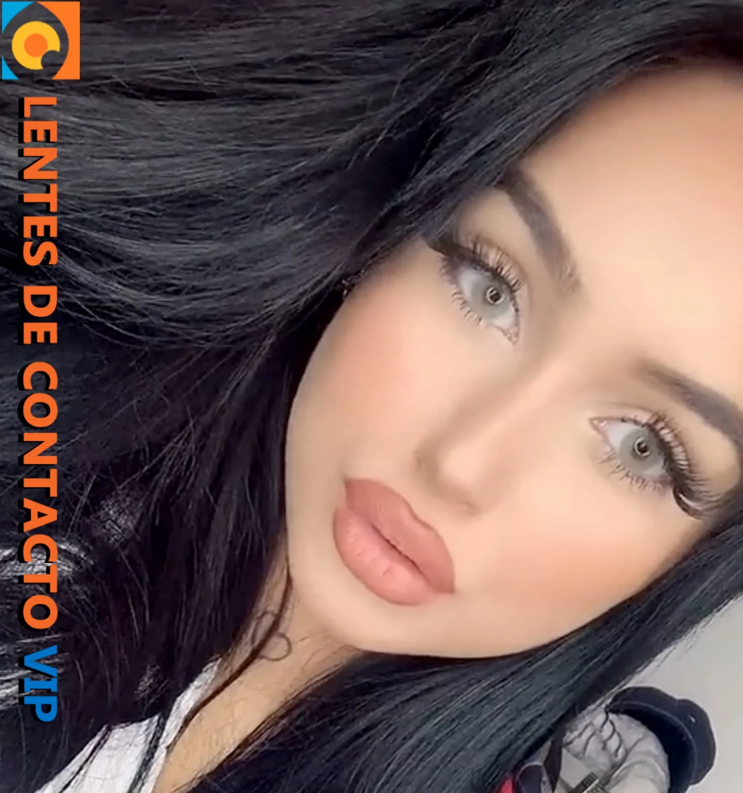 Lentillas de Contacto Color Gris Muy Claro Duración 1 Año + Kit Accesorios Opal VIP 2 Piezas Sin Aro