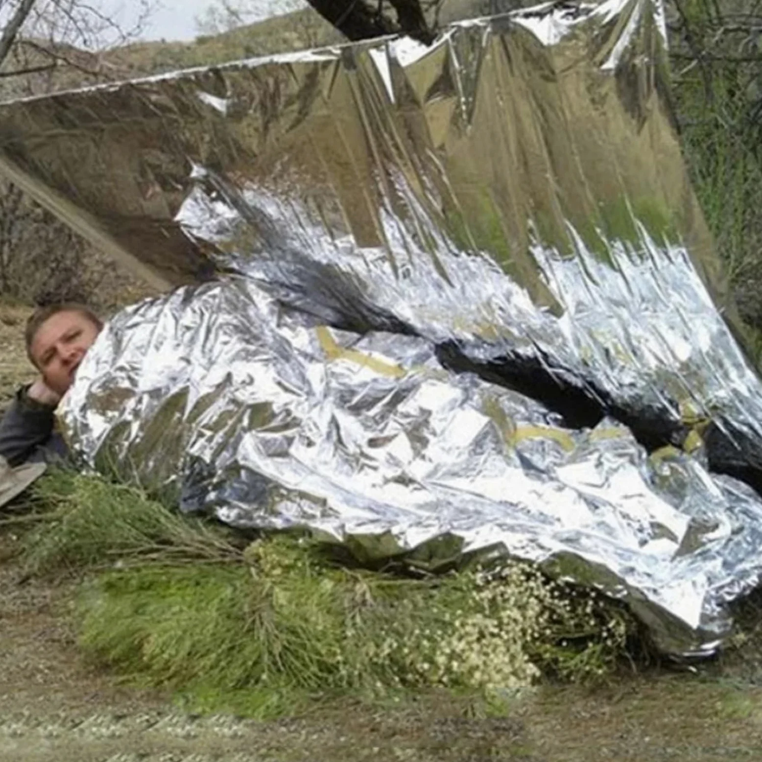 Kit de Primeros Auxilios de Rescate a Baja Temperatura for Exteriores, Manta Aislante, Saco de Dormir, Estera Salvavidas con película de poliéster for Mantener el Campamento(Blanket 30PCS)