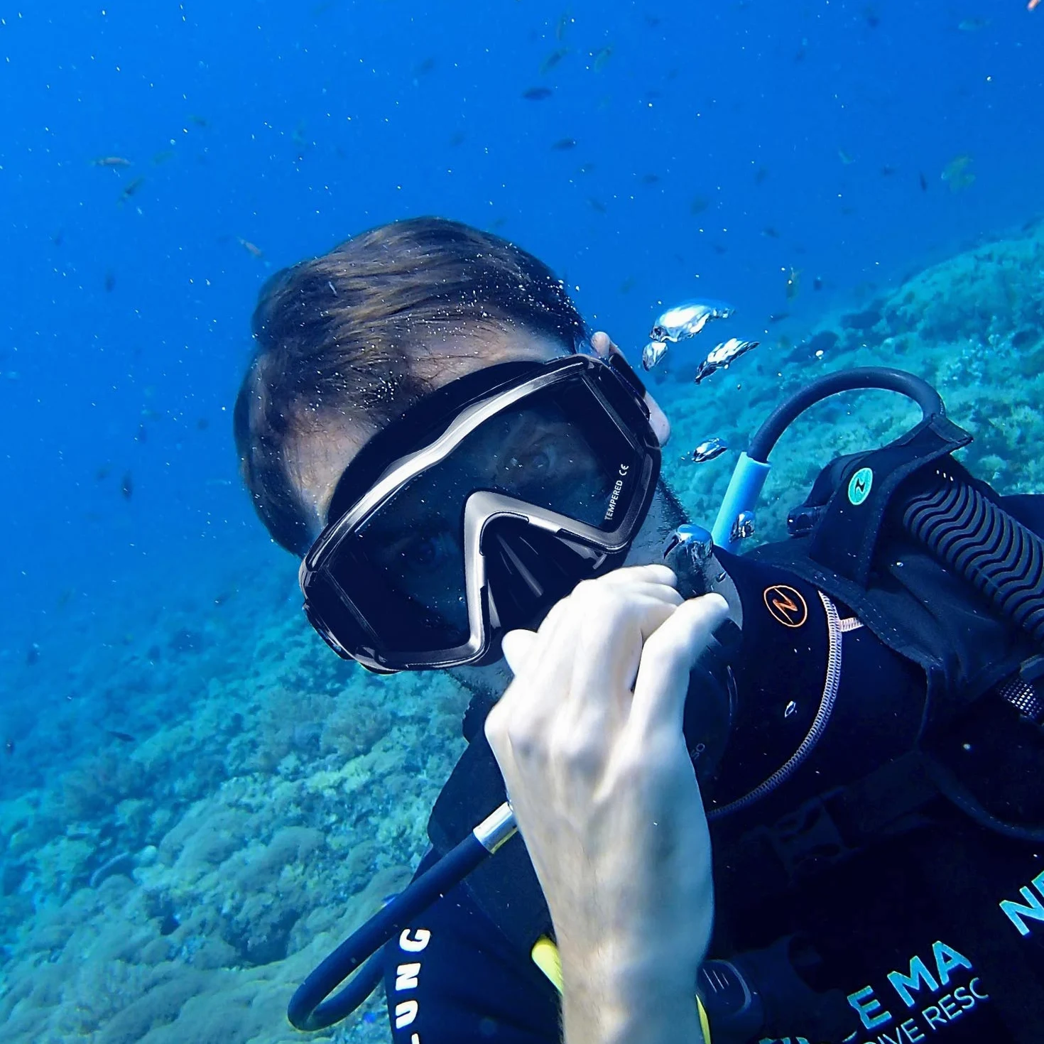 Pano - Máscara de buceo de 3 ventanas para adultos, máscara de esnórquel de vidrio templado, antivaho, gafas de natación sin fugas, con cubierta de nariz, equipo de esnórquel