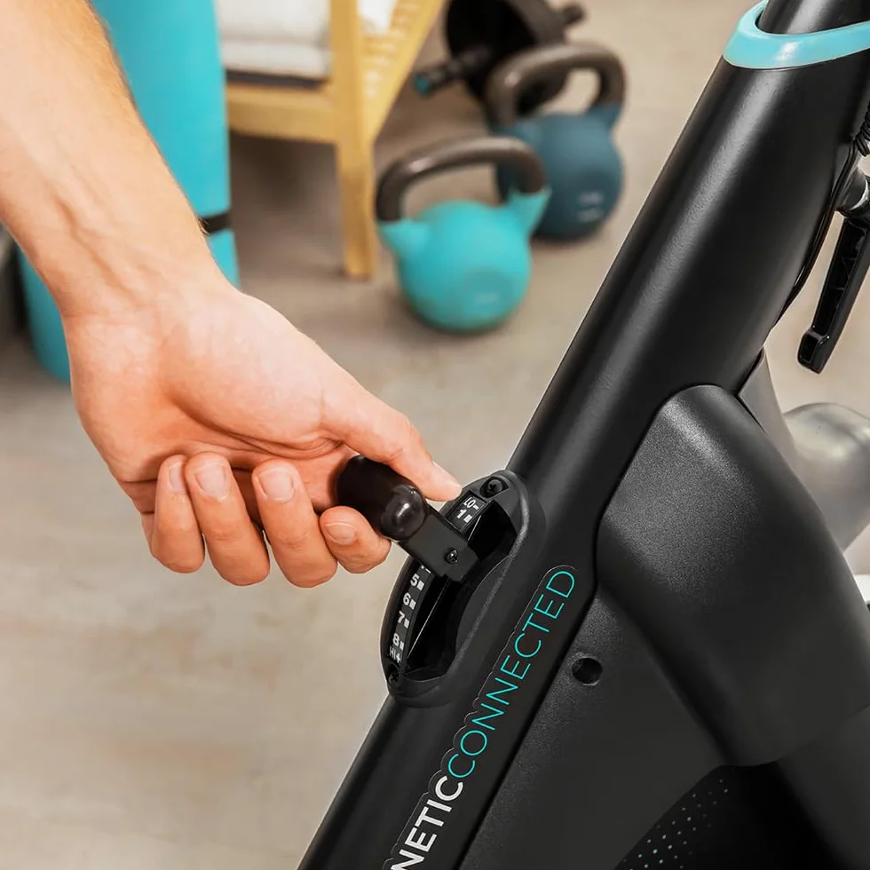 Cecotec Bicicleta Estática Indoor con Resistencia Magnética y Volante de Inercia 24Kg DrumFit Indoor 24000 Magnetic Connected. APP, 8 Niveles de Resistencia, Pantalla, Sillín y Manillar Ajustables