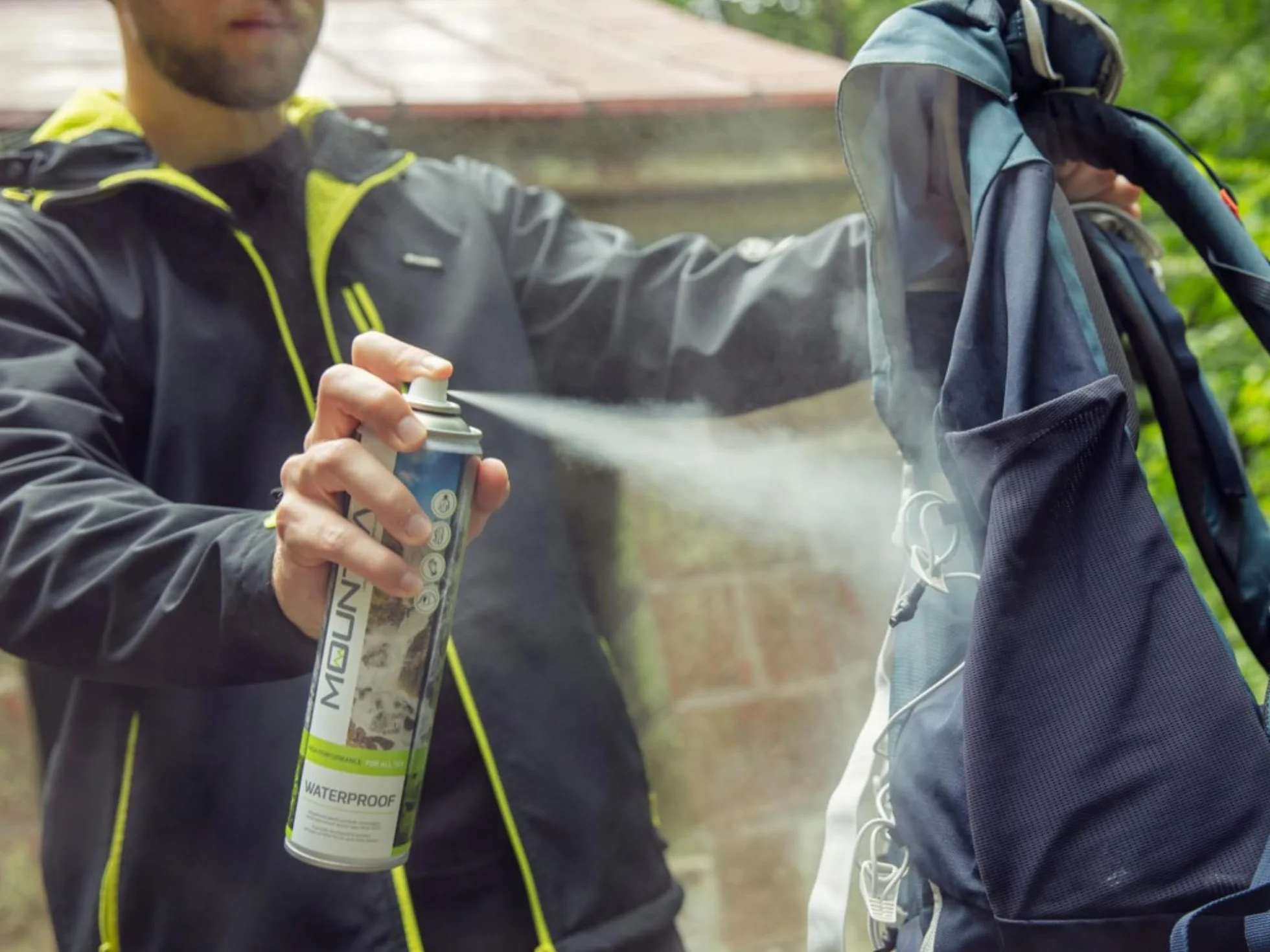 Mountval Spray Impermeabilizante Repelente al Agua contra la Humedad y la Suciedad para Equipamiento de Exterior, Waterproof