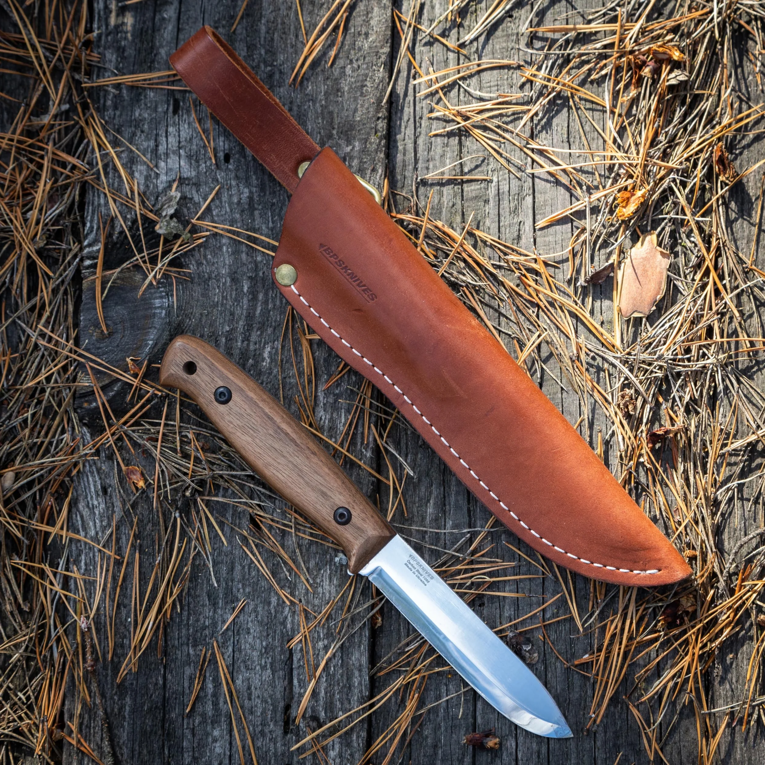 Cuchillo Bushcraft BPSKNIVES BS2FTS de Hoja Fija Acero al Carbono con Vaina de Cuero