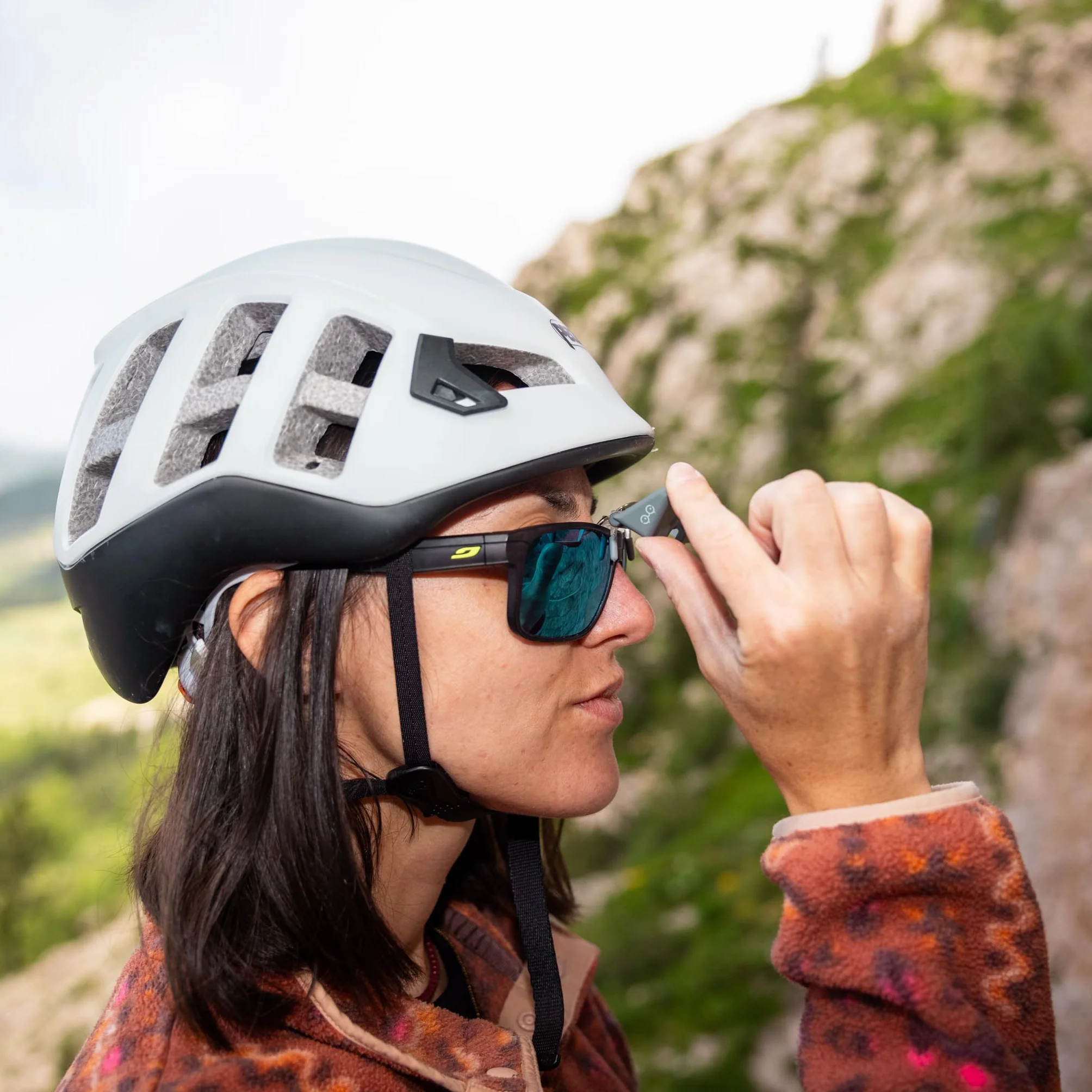 Y&Y Vertical Clip Up gris