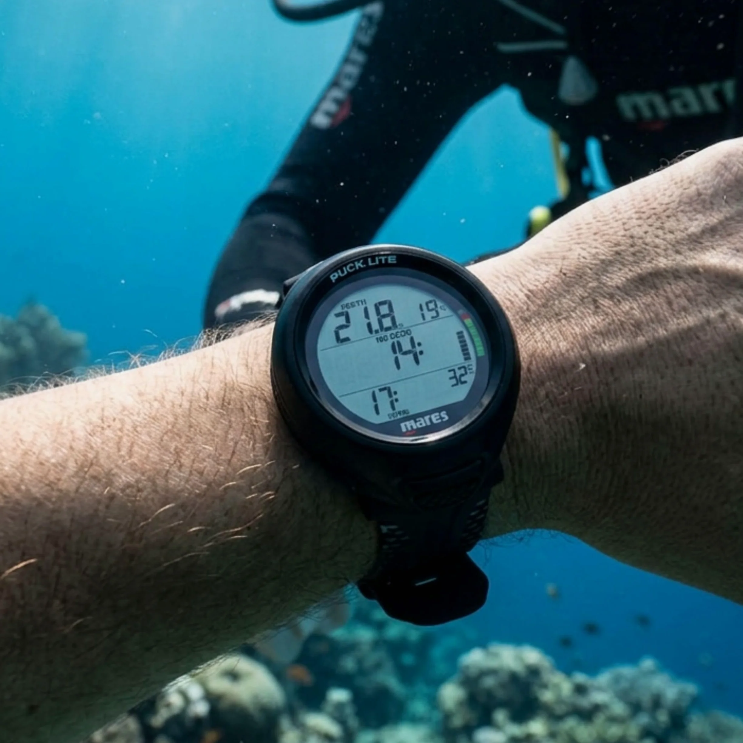 Mares Puck Lite - Ordenador de Buceo para Principiantes Nitrox 50 %, Pantalla HD de 800 segmentos, Bluetooth Smartphone, algoritmo Bühlmann, batería reemplazable