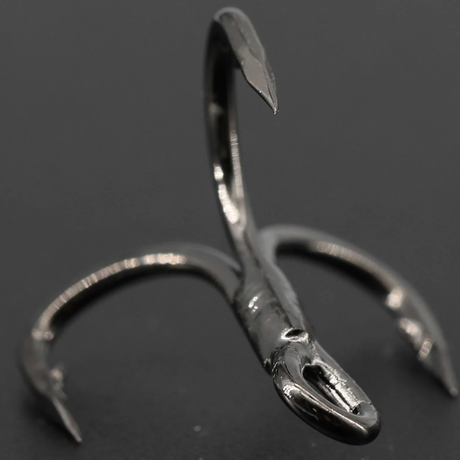 Fuerte Afilado Anzuelo Triple de Pesca 6X Fuerte Acero al Carbono Curva Redonda clásica Juego anzuelos triples for salmón Gran Anzuelos de Pesca(50pcs Size 3/0)