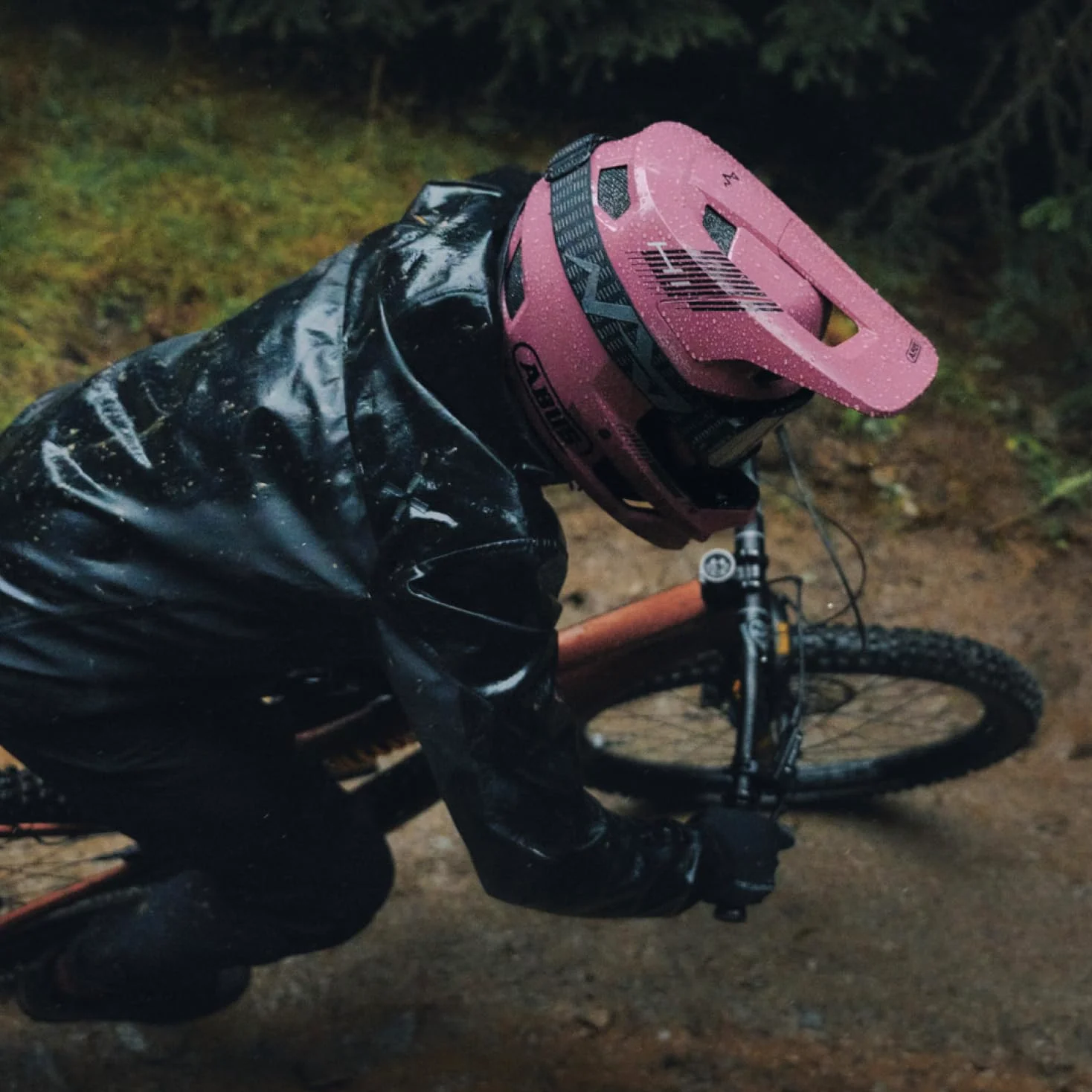 ABUS Casco Downhill HiDrop, Fullface, Blush Red, Talla M | Casco de bicicleta ASTM con carcasa ABS para bicicleta de montaña, descenso, Enduro y Bikepark, para adultos y jóvenes