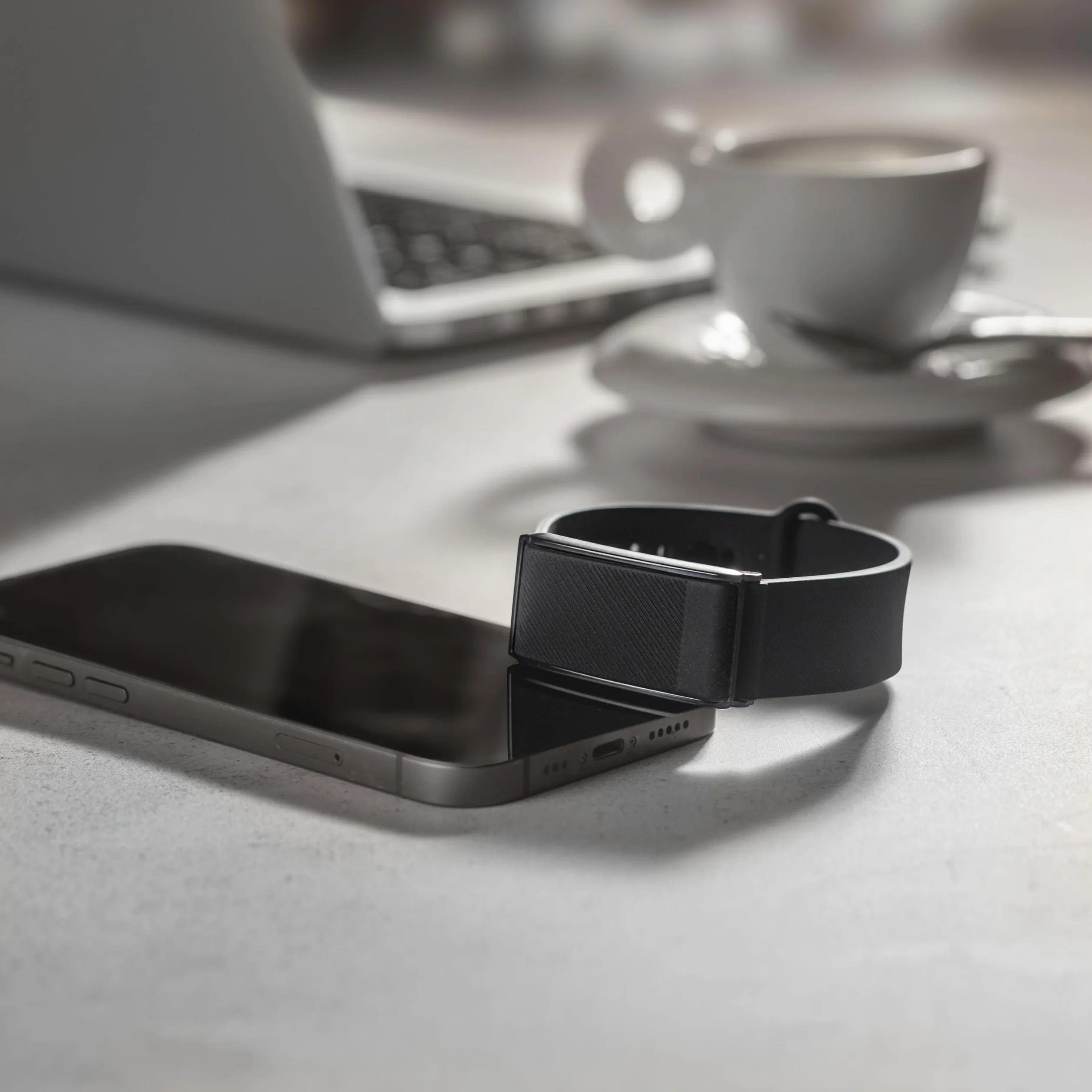 DCU TECNOLOGIC Move FitBand Pulsera de Actividad Inteligente sin Pantalla, 120 Modos Deportivos, Monitoreo 24/7, Batería 30 Días, IP68