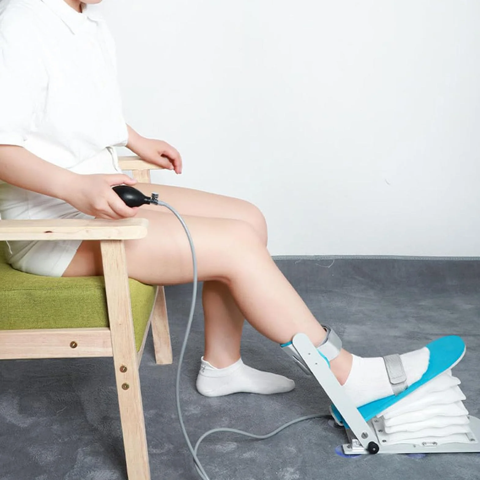 Dispositivo de Entrenamiento de Rehabilitación de Tobillo, Ajustable de 5 Velocidades Ángulo Máximo de 140° Entrenador de Tobillo Eléctrico para Esguinces Agudos de Tobillo