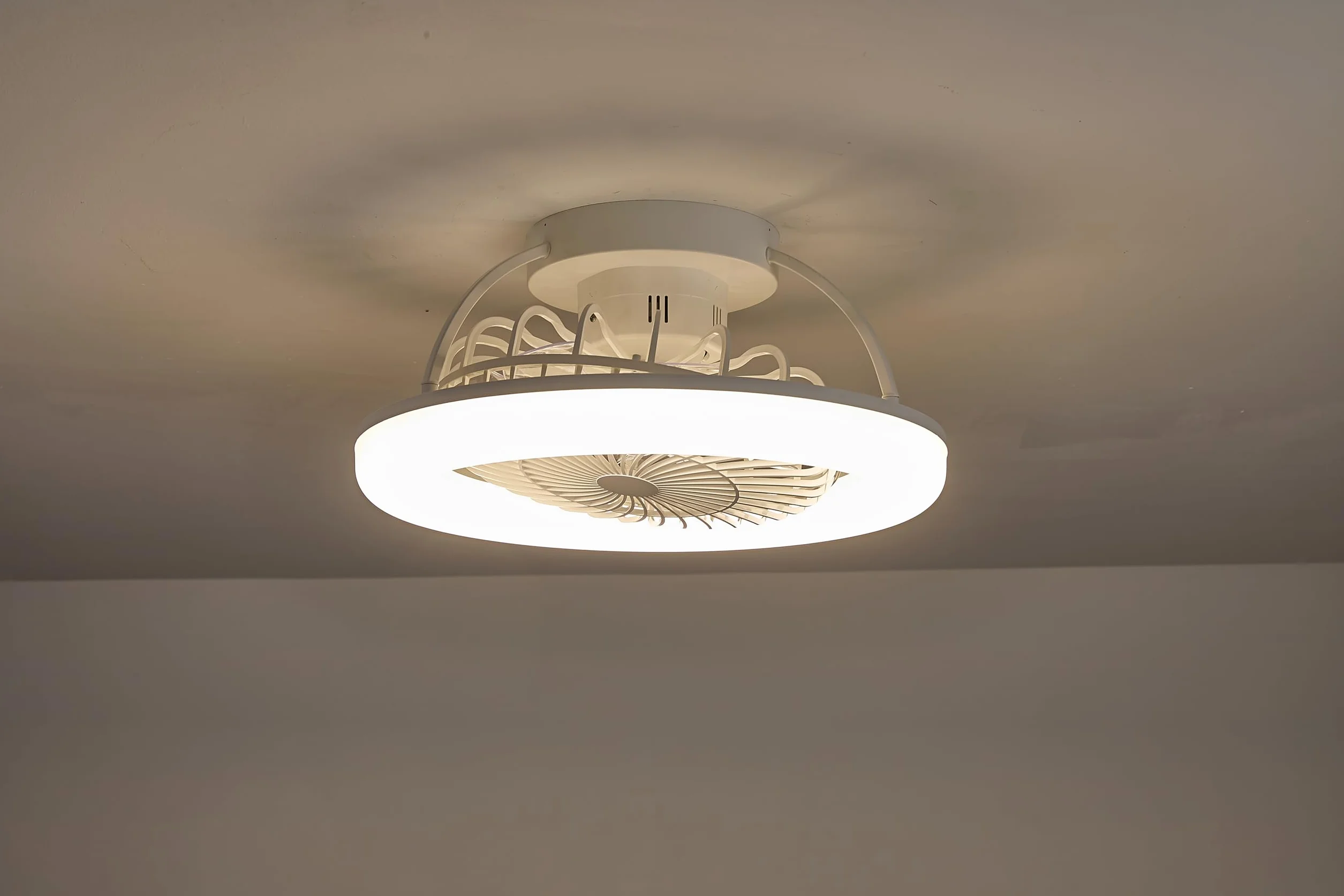 IKARO VENTILADOR TECHO SILENCIOSO PLAFÓN LED APP MÓVIL BLANCO DC regulable 3 tonos Verano/Invierno 6V