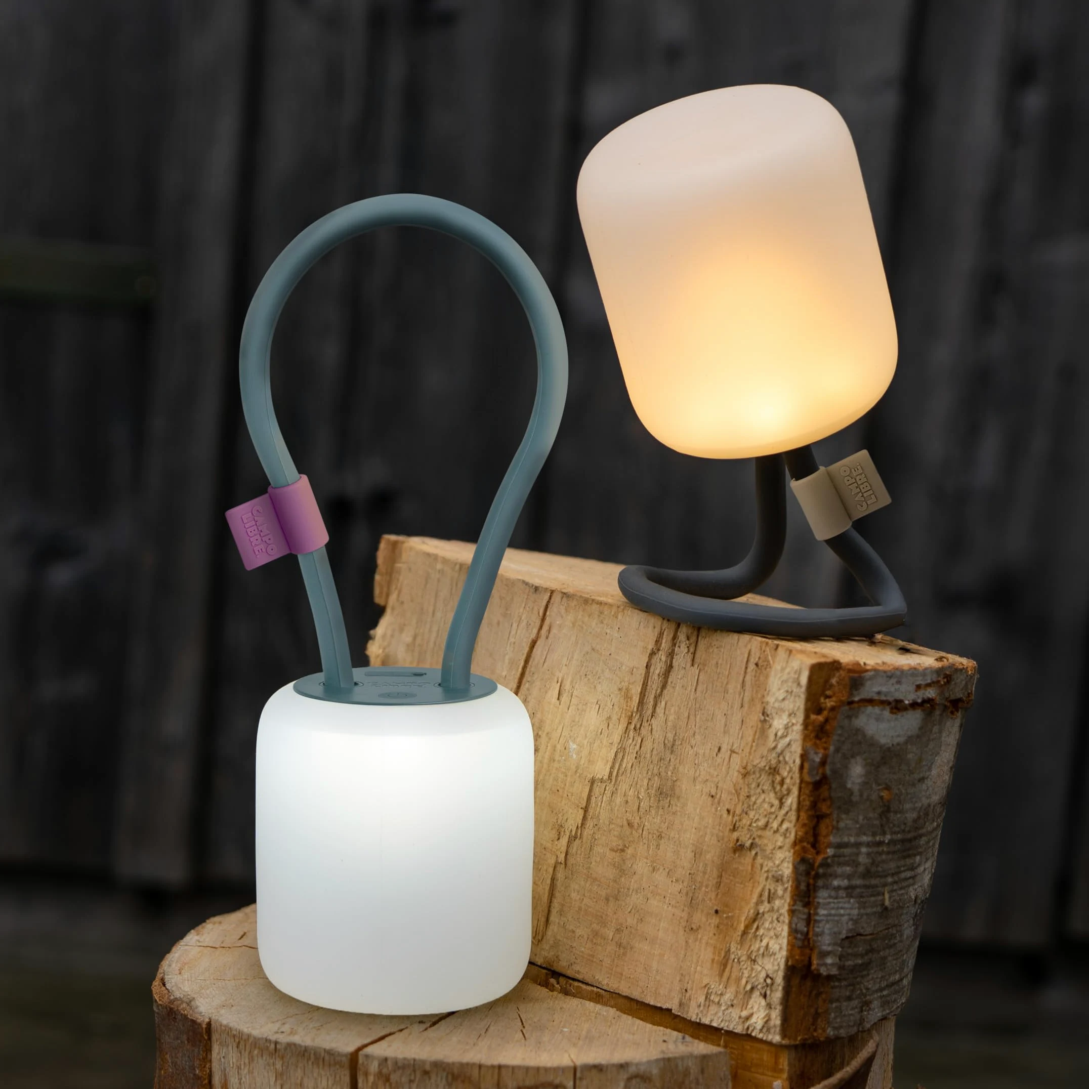 Campo Libre.® LENI Lampara Recargable – Luz Exterior con Asa Flexible, Luz Camping Regulable, Linterna de Mesa IPX4, 200 h de Autonomía, SqueezeShell irrompible, Carga USB-C, Rectángulo, Azul