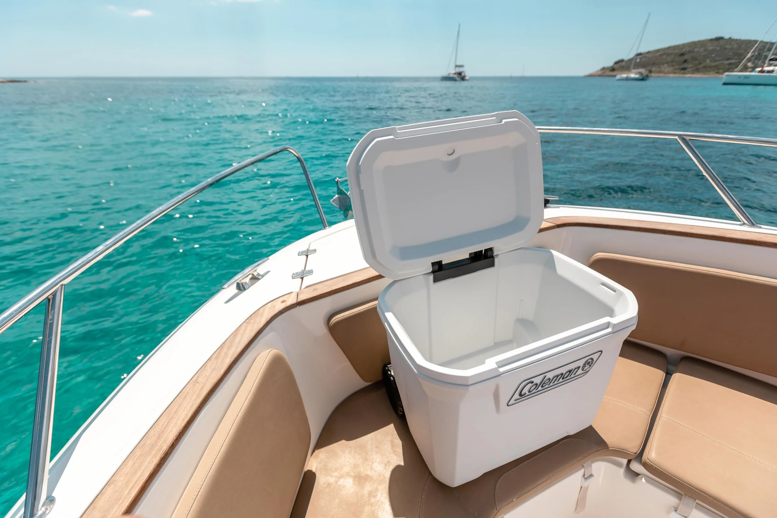 Coleman Nevera con Ruedas Marine Xtreme 50QT | 47L Caja de Hielo de Alto Rendimiento | Aislamiento Completo de Espuma de PU | se Mantiene Fresco Durante 4 días | termica portátil con protección UV