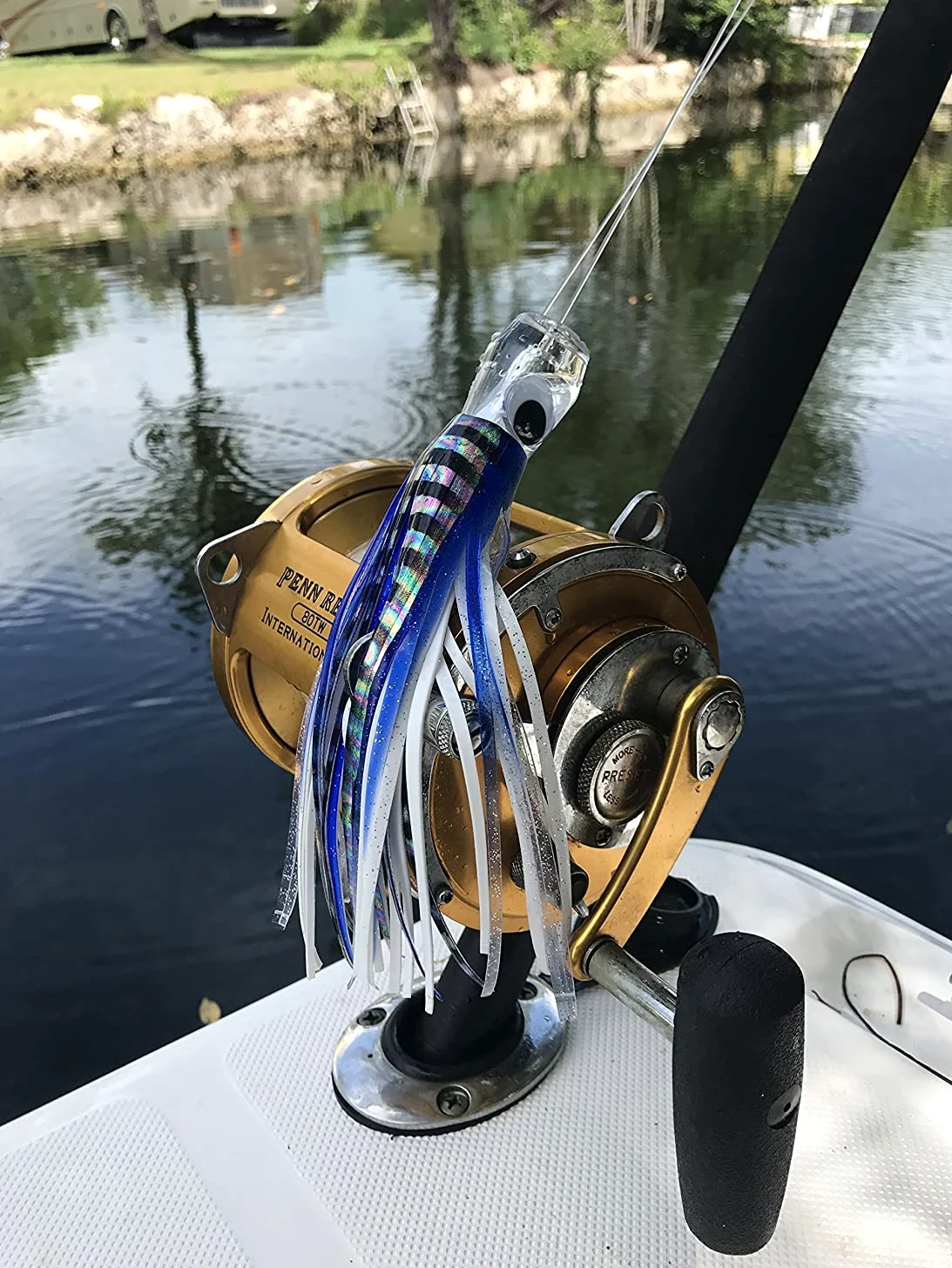 Señuelo de pesca Set de 6 Trolling Agua salada Señuelos falda: 9 Inch Rigged señuelos y negro bolsa incluido. Catch cualquier depredadores peces en el océano, delfín, atún, y Wahoo.