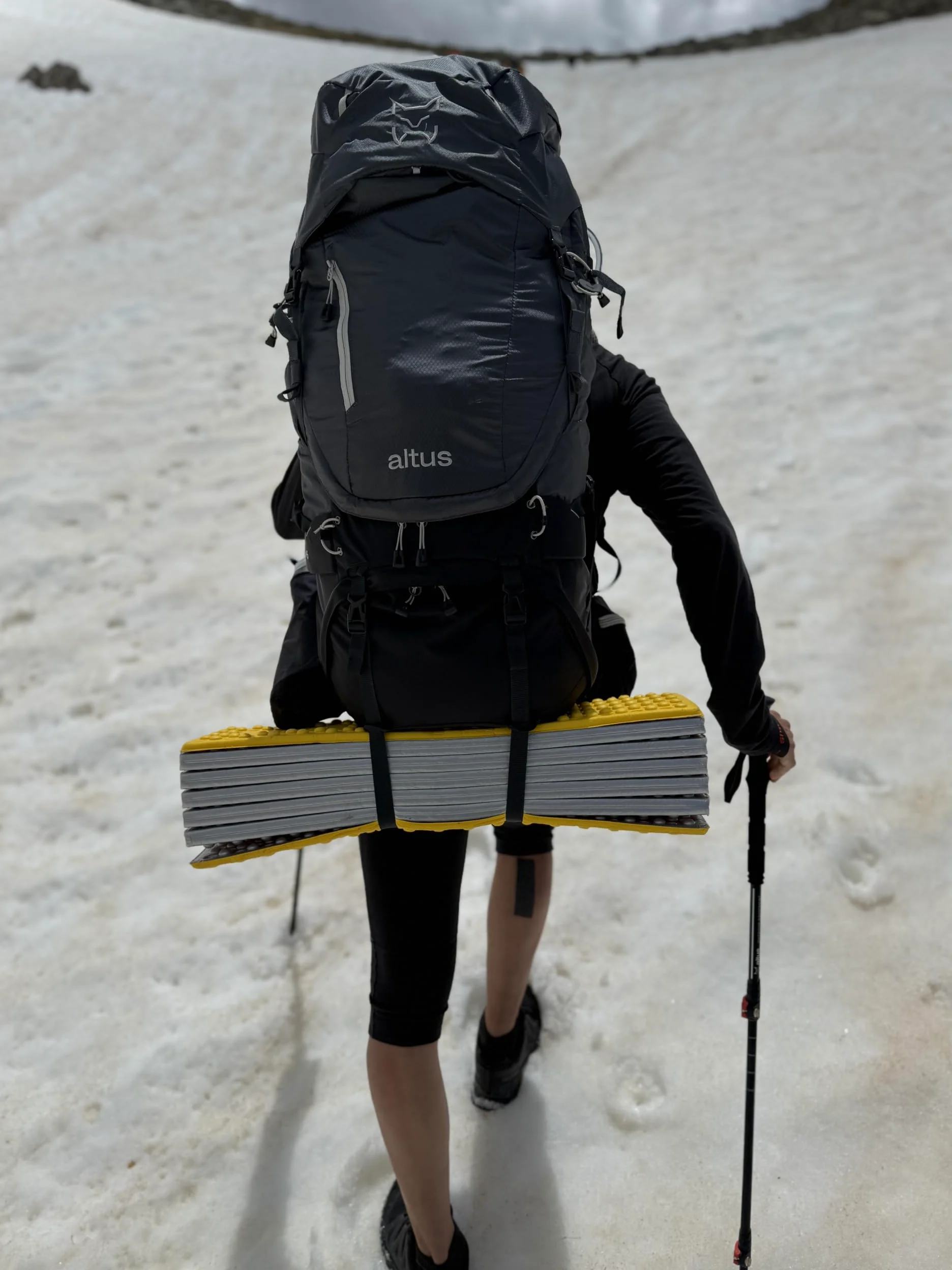 ALTUS Lhotse 65+5 K30 Mochila de Montaña y Trekking 70 Litros Unisex | Espalda Regulable, Apertura en U, Acceso Inferior, Portaesquís