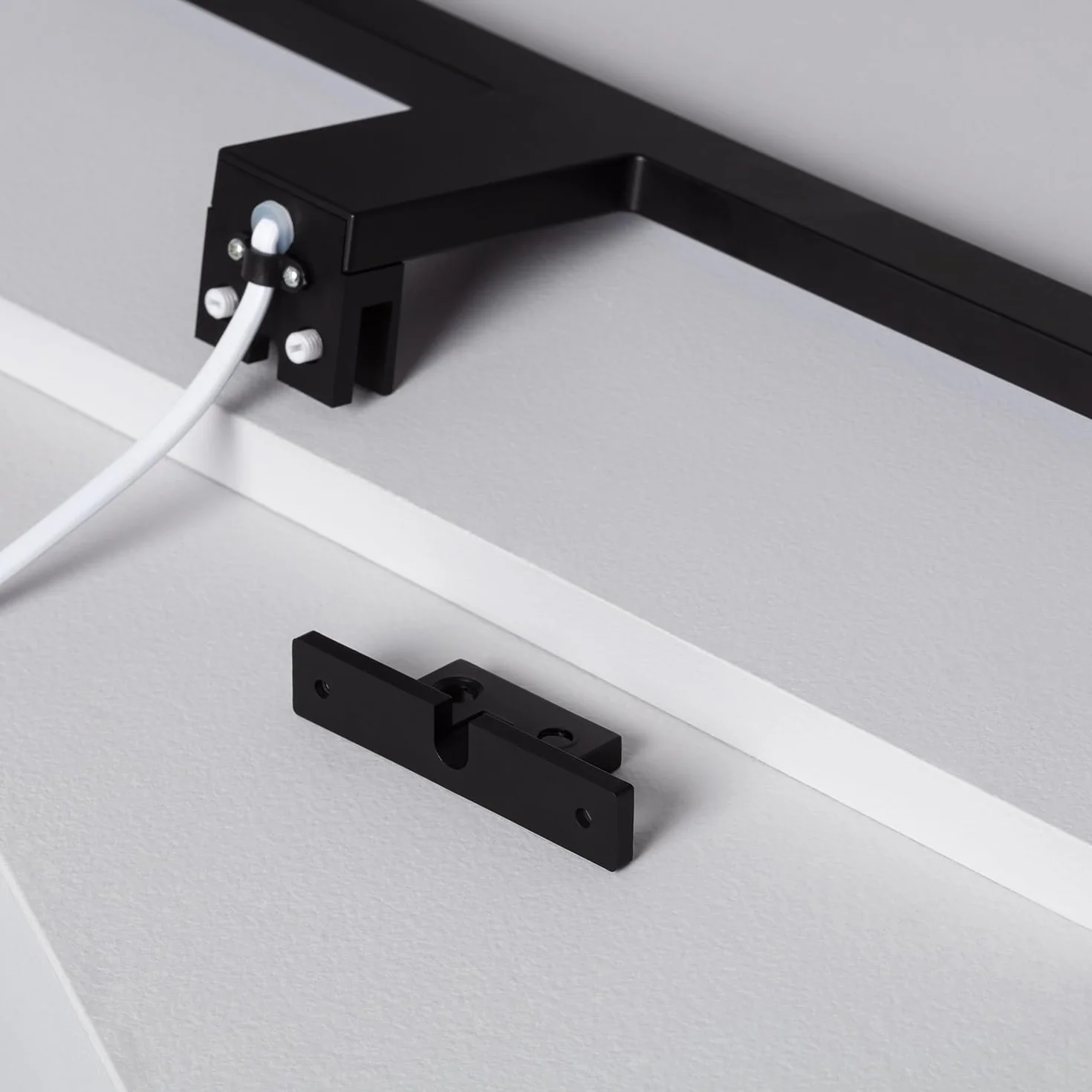 LEDKIA LIGHTING Aplique LED para Espejo de Baño Carl 5 W 6000 K Blanco Frío Negro