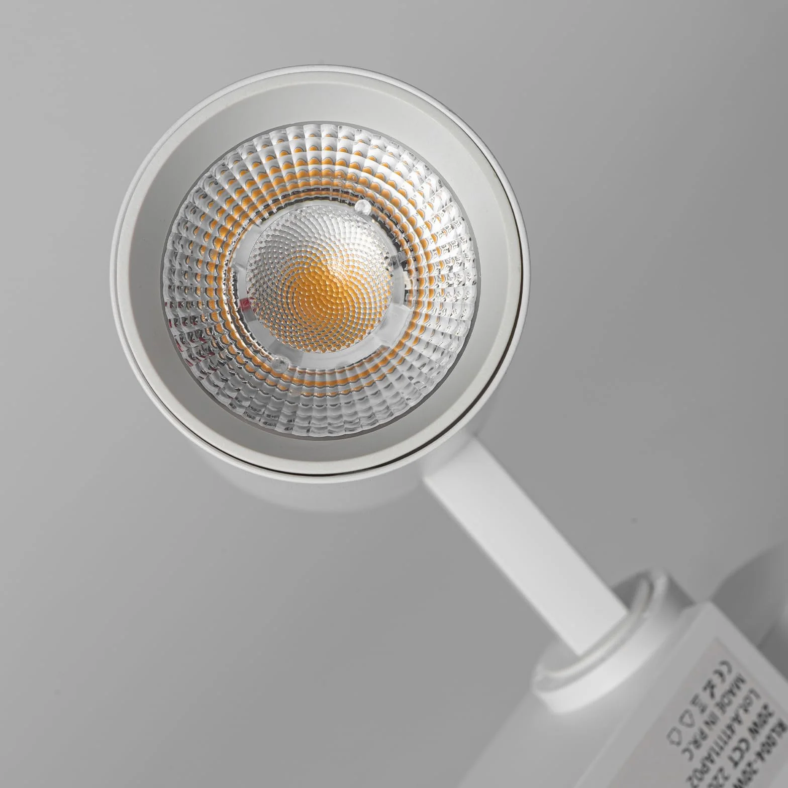 Alpinaluz Foco LED Carril Monofásico 20W 2000lm CCT Seleccionable 2700K-4000K-6000K Orientable Blanco Mate 40°