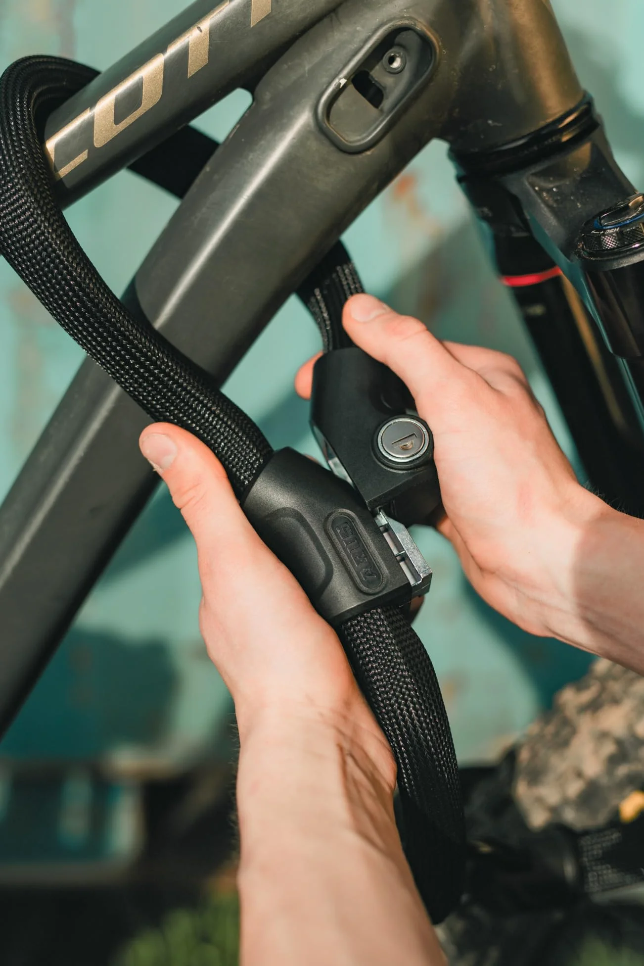 ABUS Candado de Cadena Infinity Loop 1806, longitud 140 cm, negro | Candado para bicicleta con función Double-Loop, cadena cuadrada de 6 mm, funda IvyTex, cierre automático
