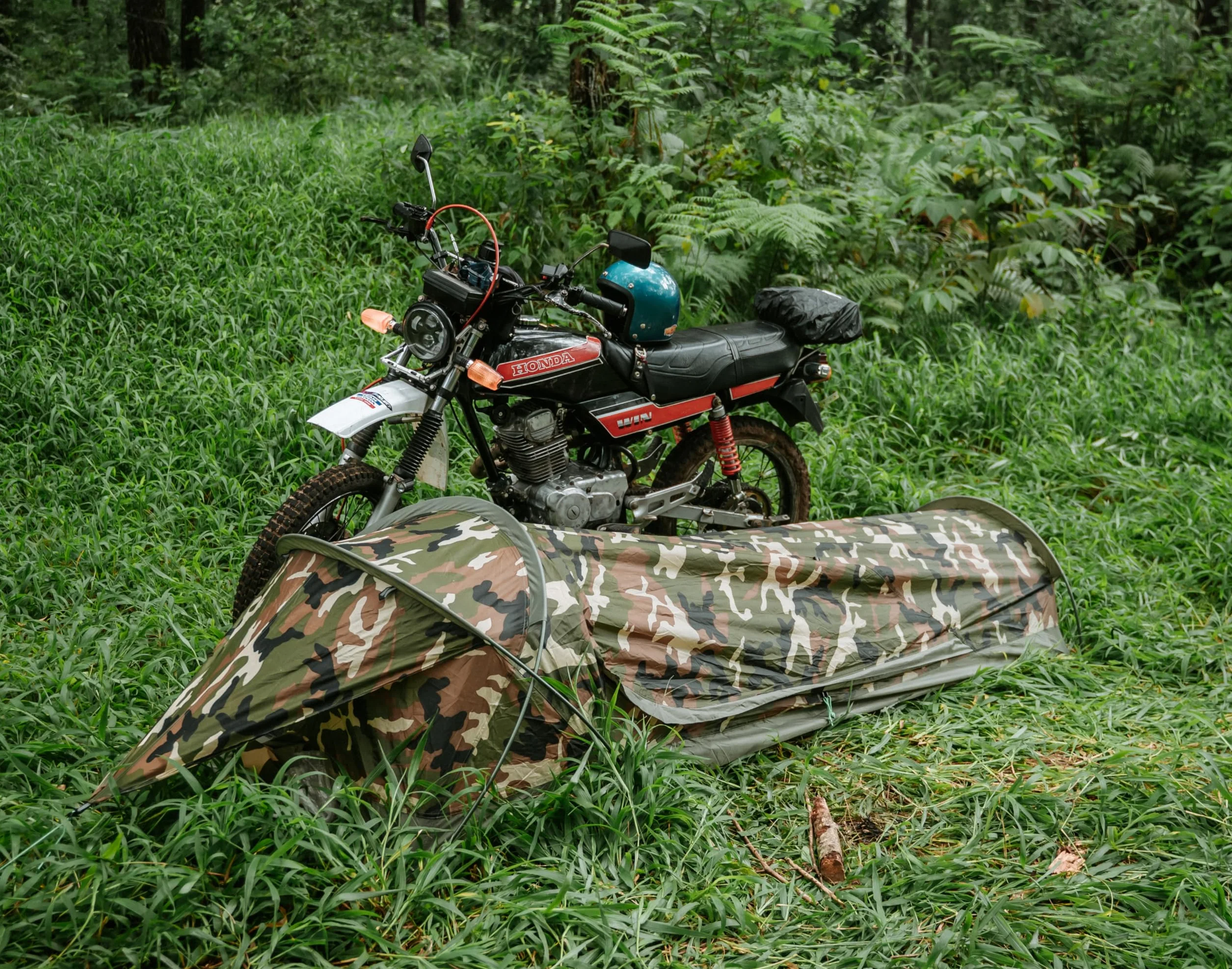 GEERTOP Saco de dormir ultraligero pequeño para 1 persona, tienda de campaña bivy impermeable y compacta, tienda de senderismo de montaje rápido, adecuada para senderismo, viajes con mochila, camping