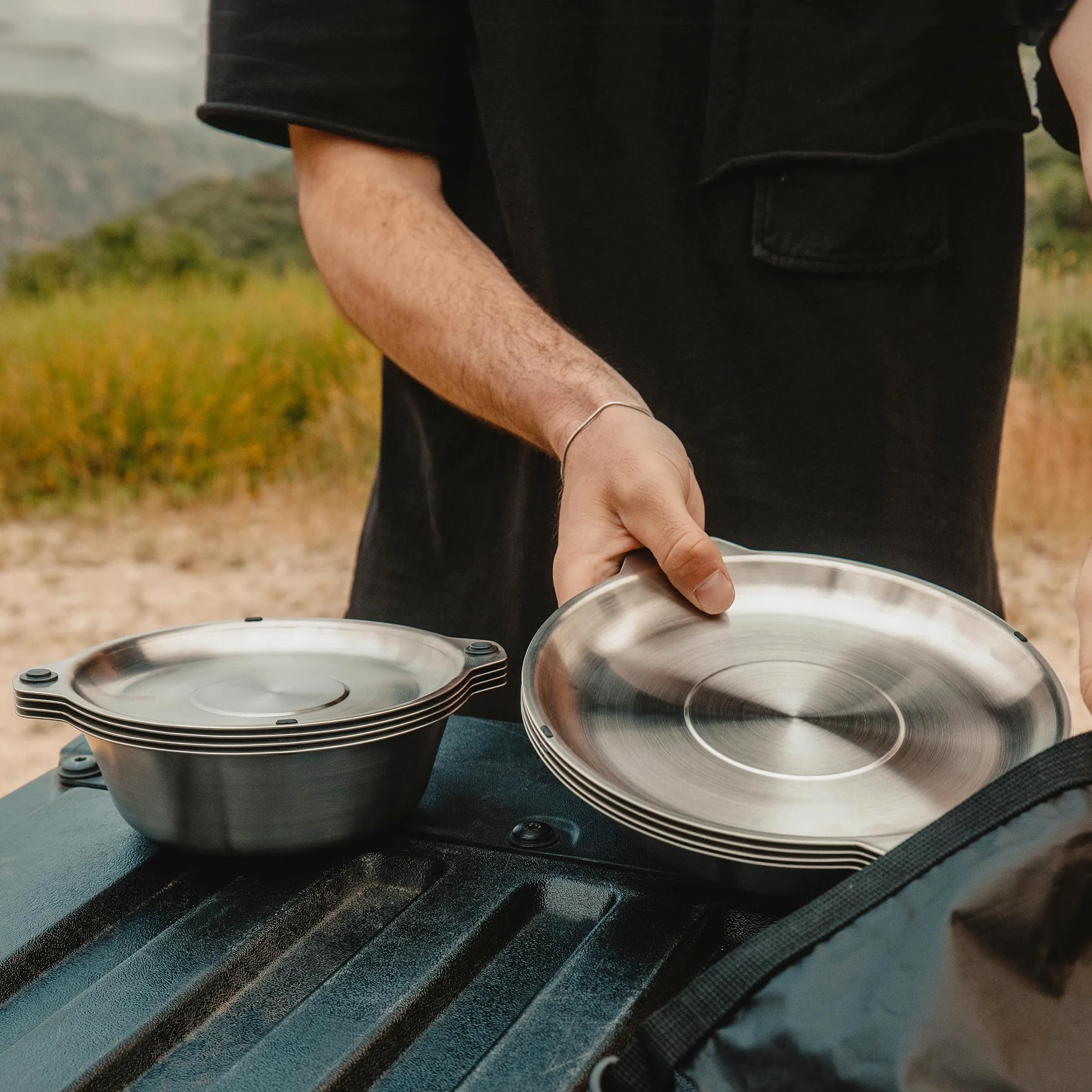 Full Windsor MAGWARE - Juego de cuencos y platos magnéticos – Vajilla de viaje de acero inoxidable para camping, mochileros, picnics y comedor al aire libre – Kit portátil y reutilizable para acampar