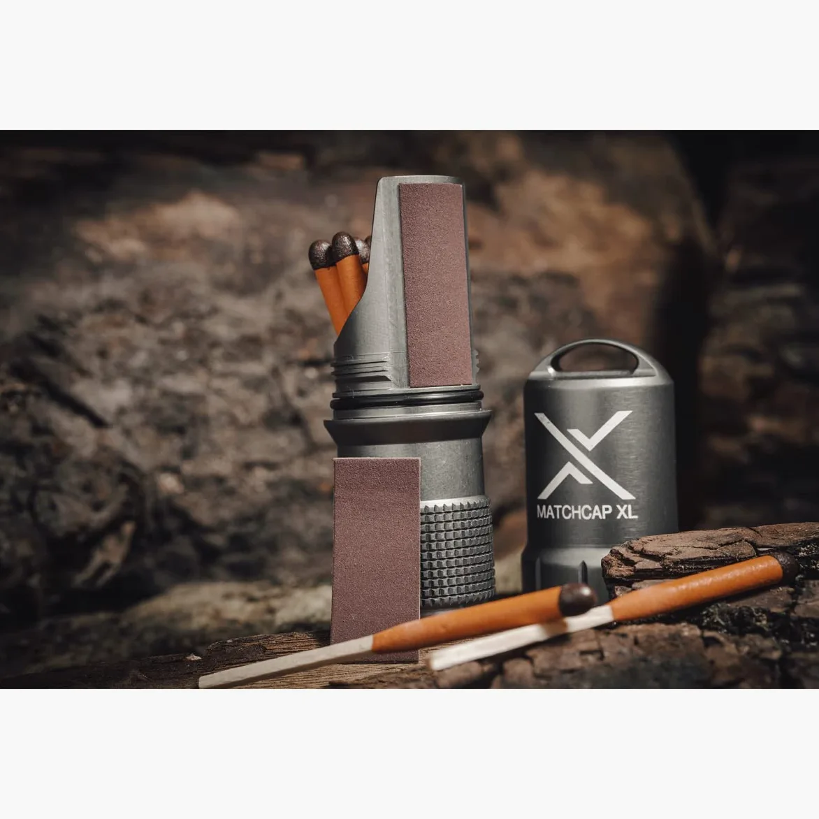 EXOTAC - Matchcap XL impermeable kit de camping soporte con Striker integrado.