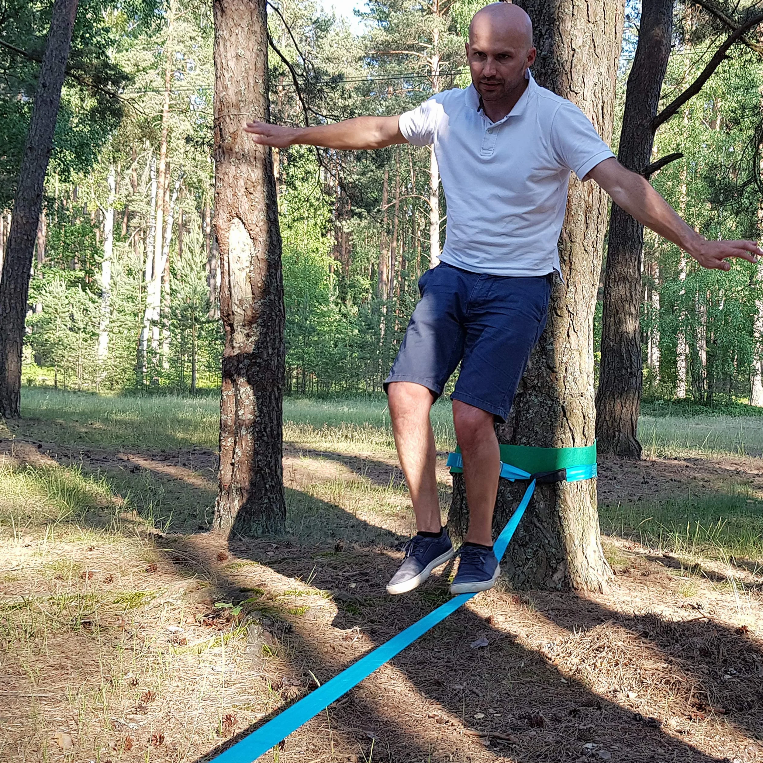 Slackline para entrenamiento de equilibrio 50 'con trinquete industrial resistente, banda protectora de árboles y bolsa de transporte de equipo - Slack Lines para patio trasero.