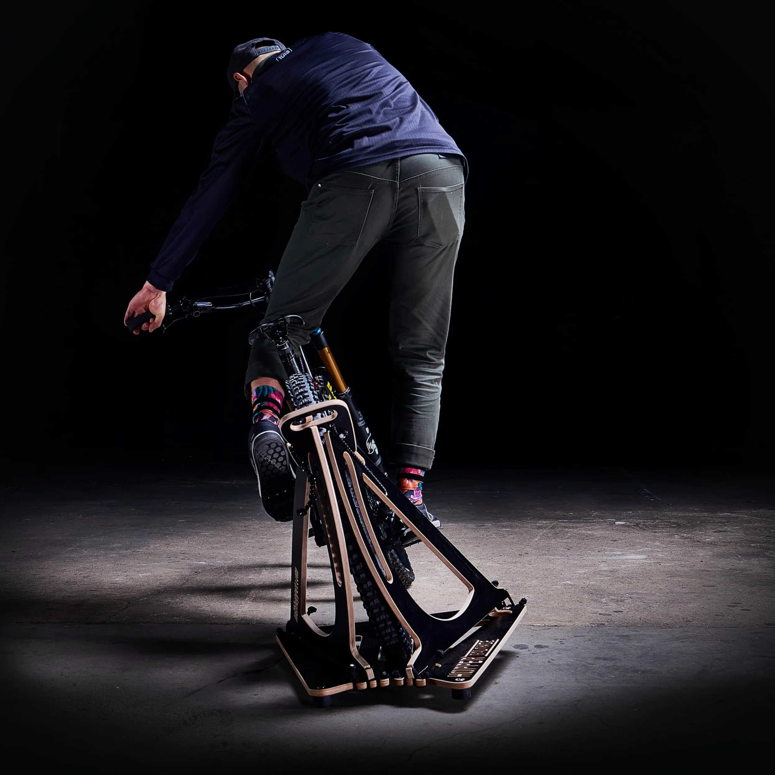 MTB Hopper Equilibrio Manual para Bicicleta de montaña – Entrenador de Equilibrio Manual con Nariz Trasera – Soporte para Bicicletas de Interior