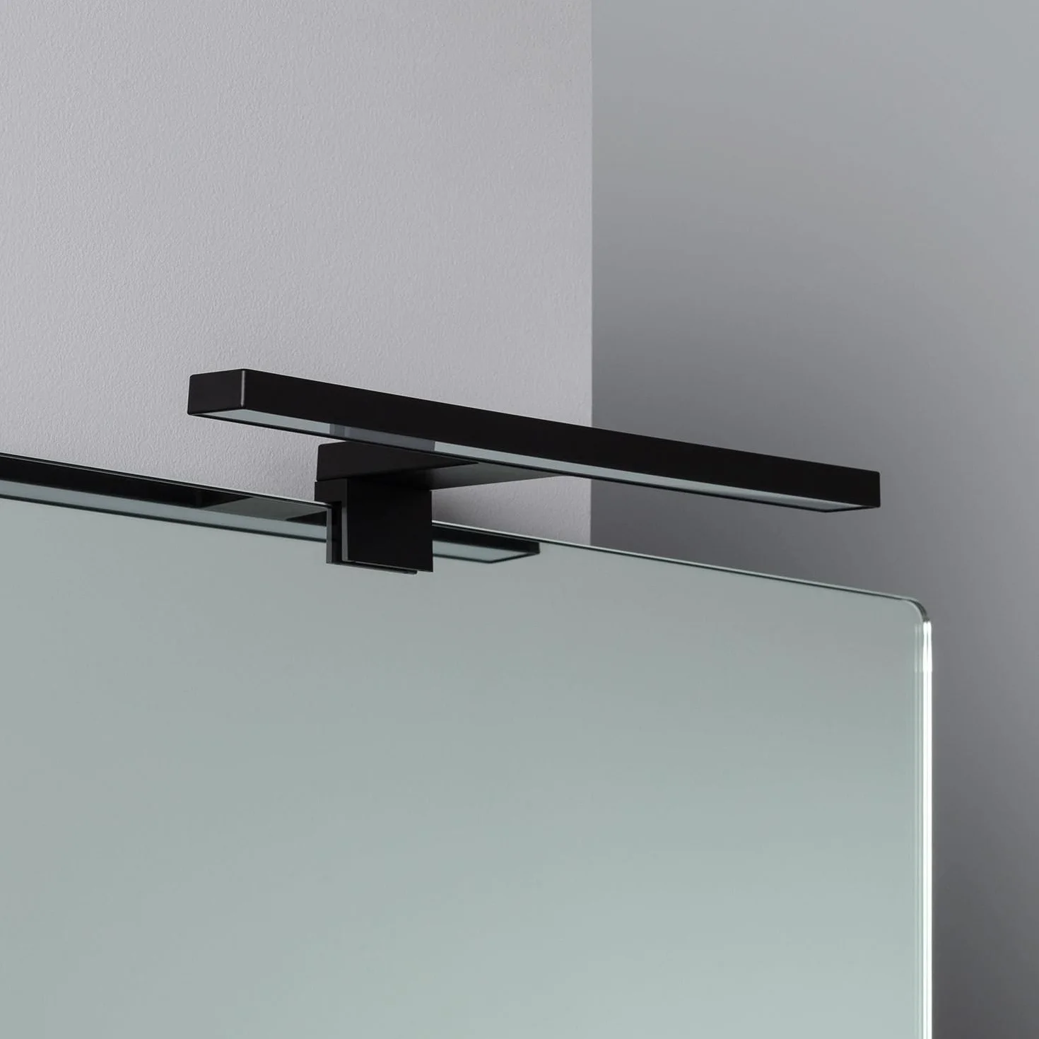 LEDKIA LIGHTING Aplique LED para Espejo de Baño Carl 5 W 6000 K Blanco Frío Negro