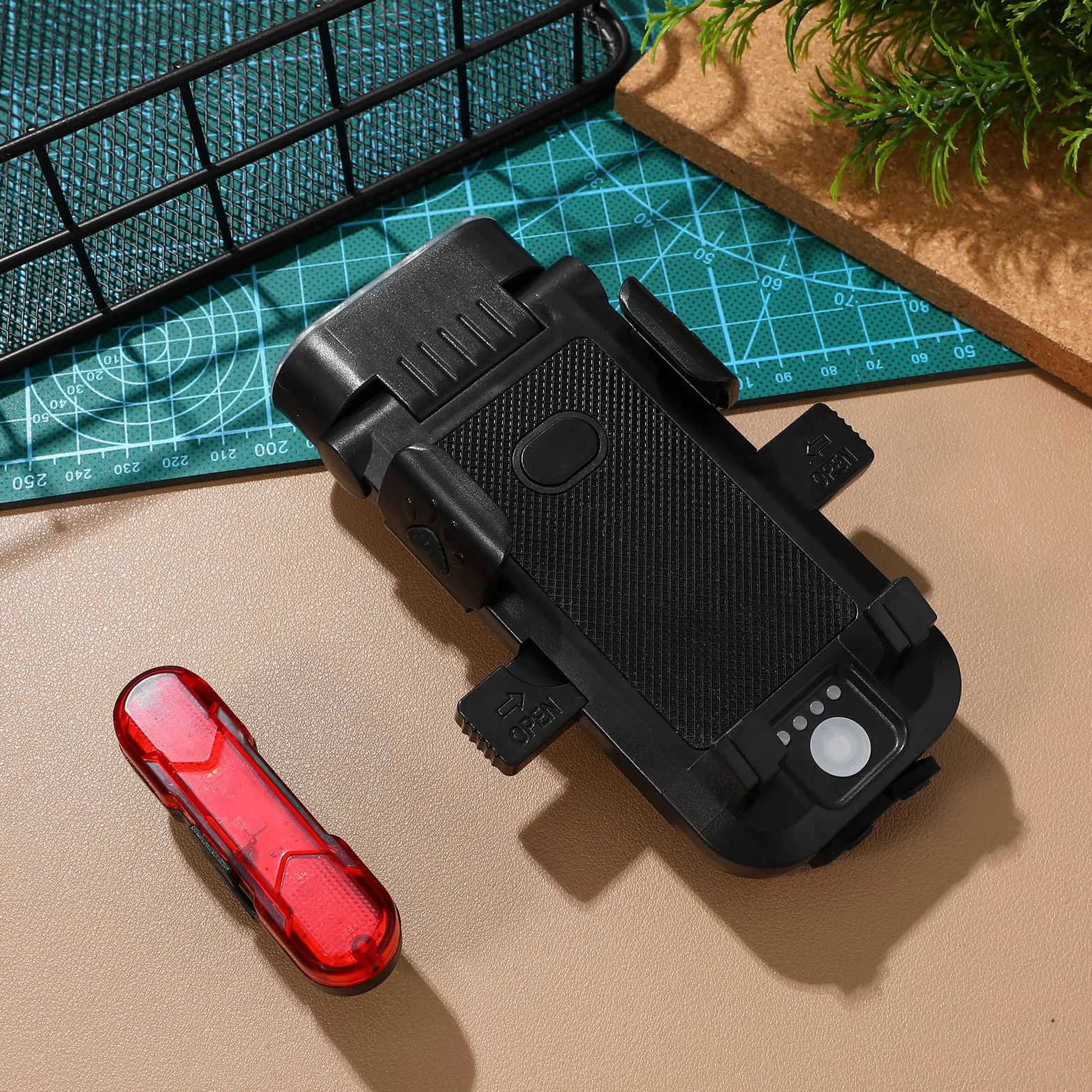SECFOU Juego de Luces para Bicicleta de Montaña Faro Delantero Recargable USB, Luz Trasera, Soporte Ajustable para Teléfono de 4,5 a 6,5 Pulgadas y Batería Externa de 4000 Mah
