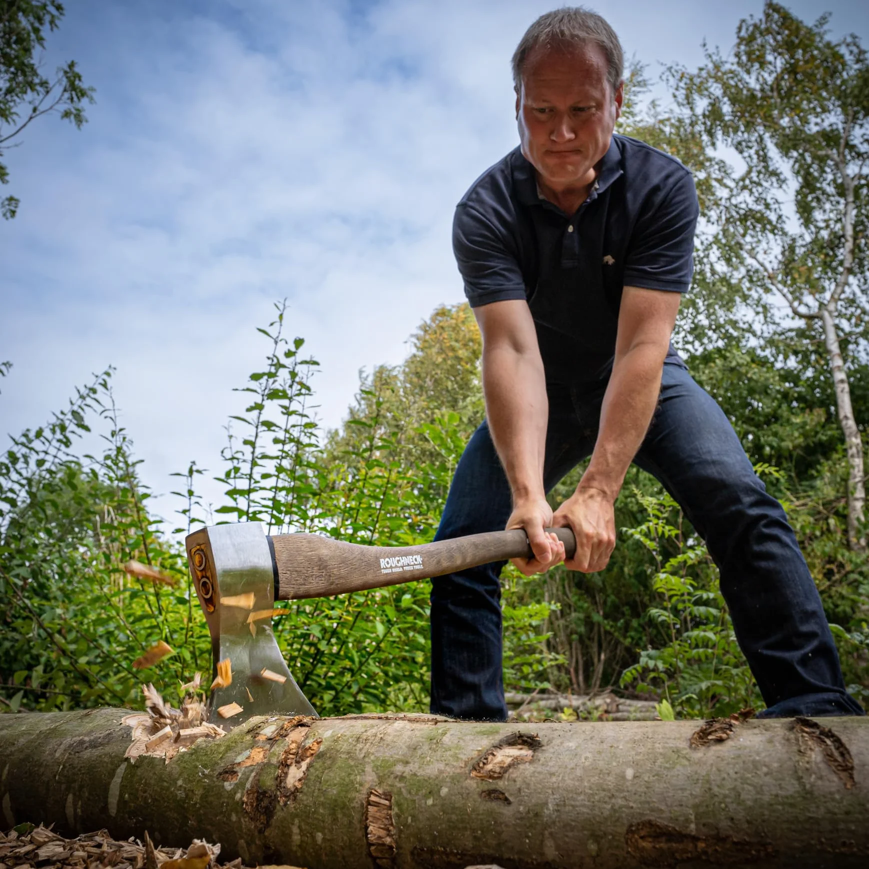 Roughneck ROU65673 Axt mit traditionellem Hickory-Stiel, gesenkgeschmiedet, wärmebehandelter Stahl mit schützender Segeltuchscheide – 1,25 kg (2¾lbs)