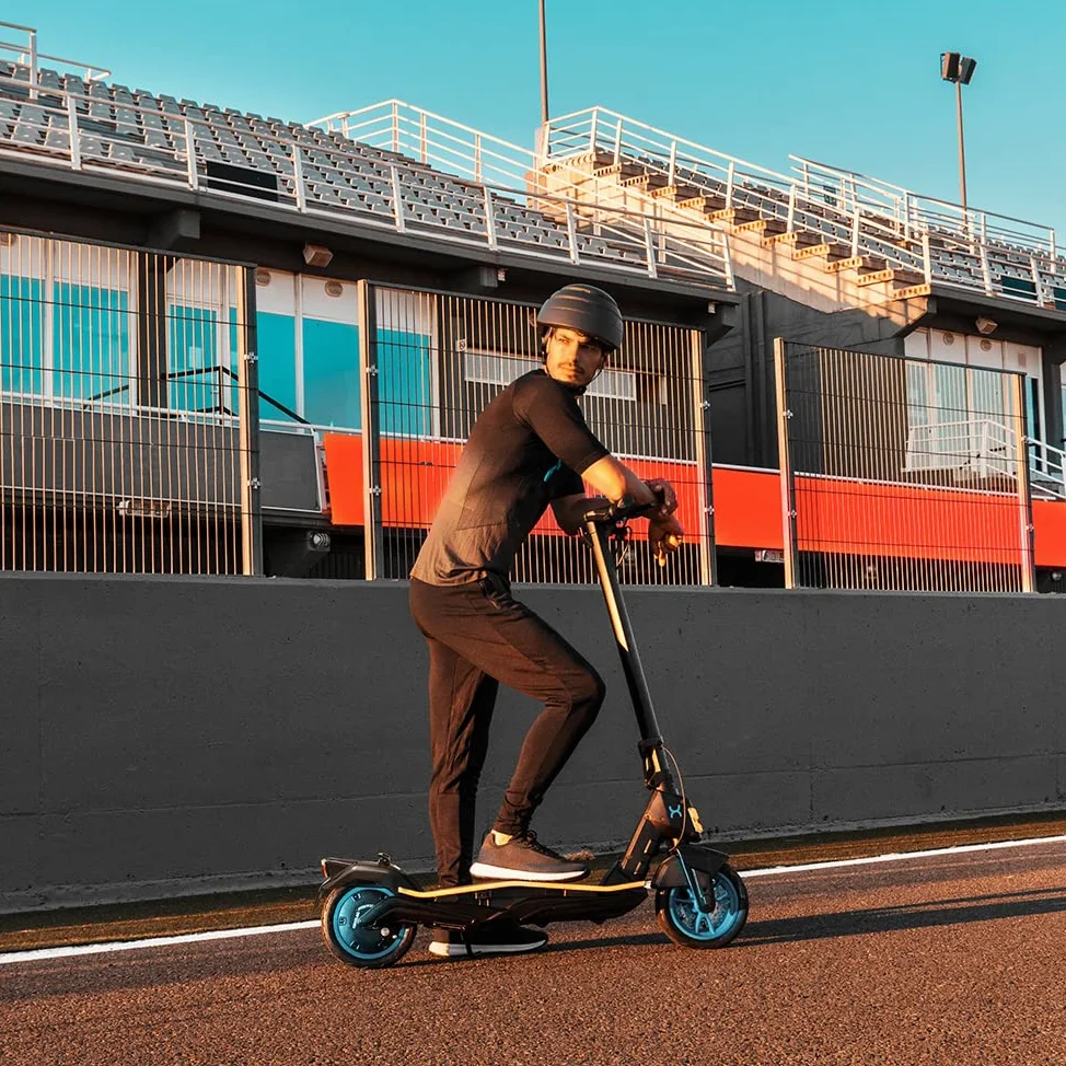 Cecotec Patinete Eléctrico Bongo Serie S+ MAX Infinity. 750 W y 36V, Tracción Trasera, Autonomía de hasta 30 km, Ruedas Tubeless de 10", 4 Modos, Doble Sistema de Frenado, Homologado