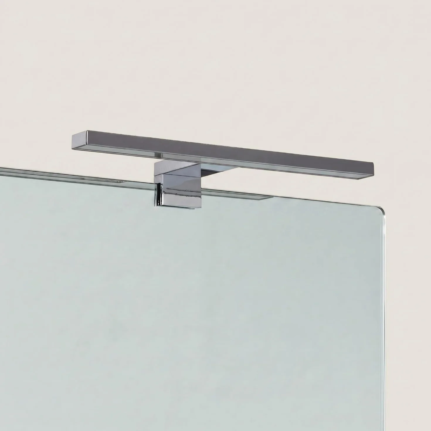 Aplique Espejo Baño LEDKIA LIGHTING Carl 5W 6000K Blanco Frío Plata