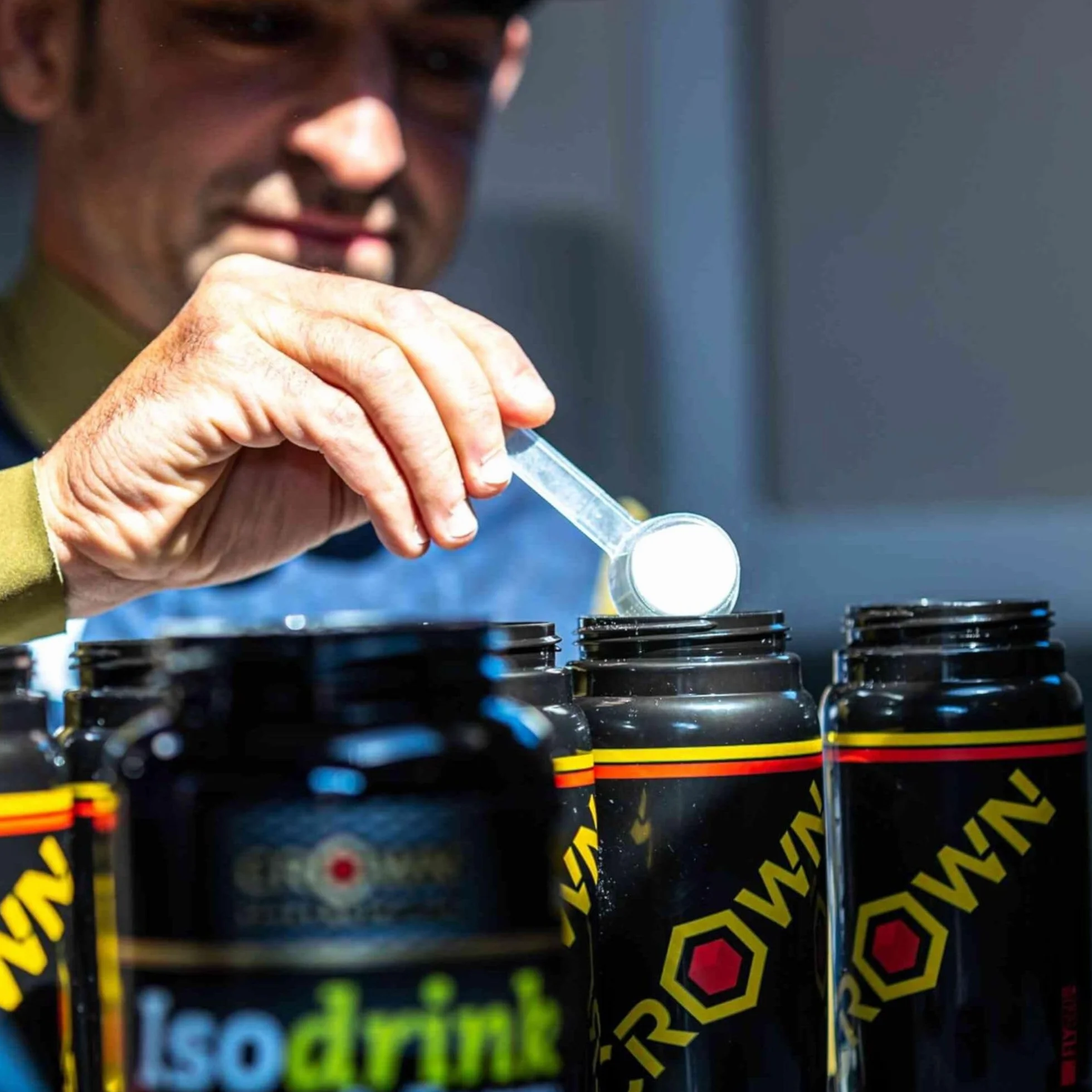 Crown Sport Nutrition Isodrink & Energy Bebida Isotónica en Polvo con Electrolitos Sales Minerales BCAA y Carbohidratos Sabor Limón 640 g Informed Sport