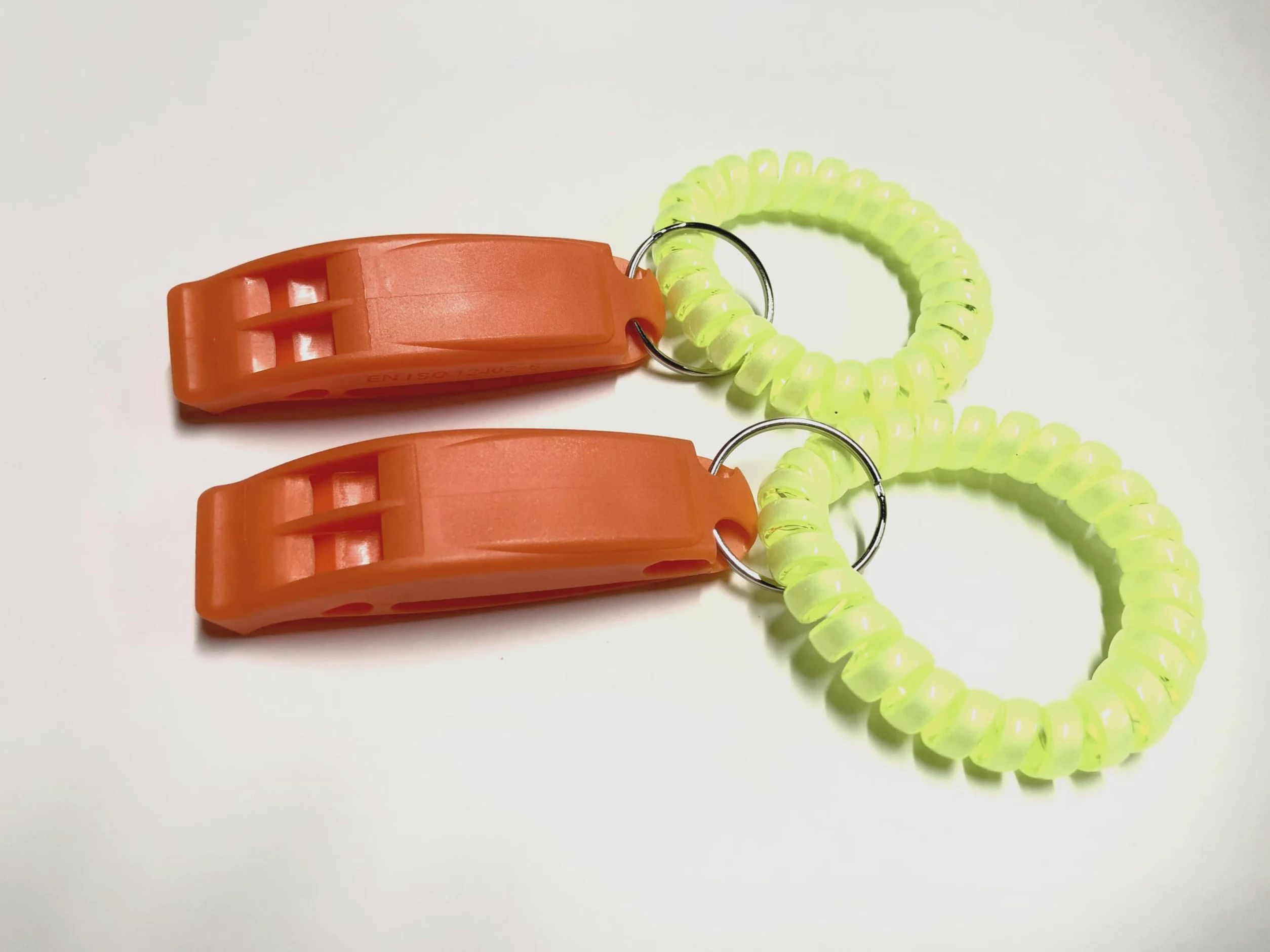 Silbato de emergencia de doble tubo de tono alto Pea-Less - Herramienta de autorescate para aventuras al aire libre/desastres, portátil, silbato universal de equipo de seguridad