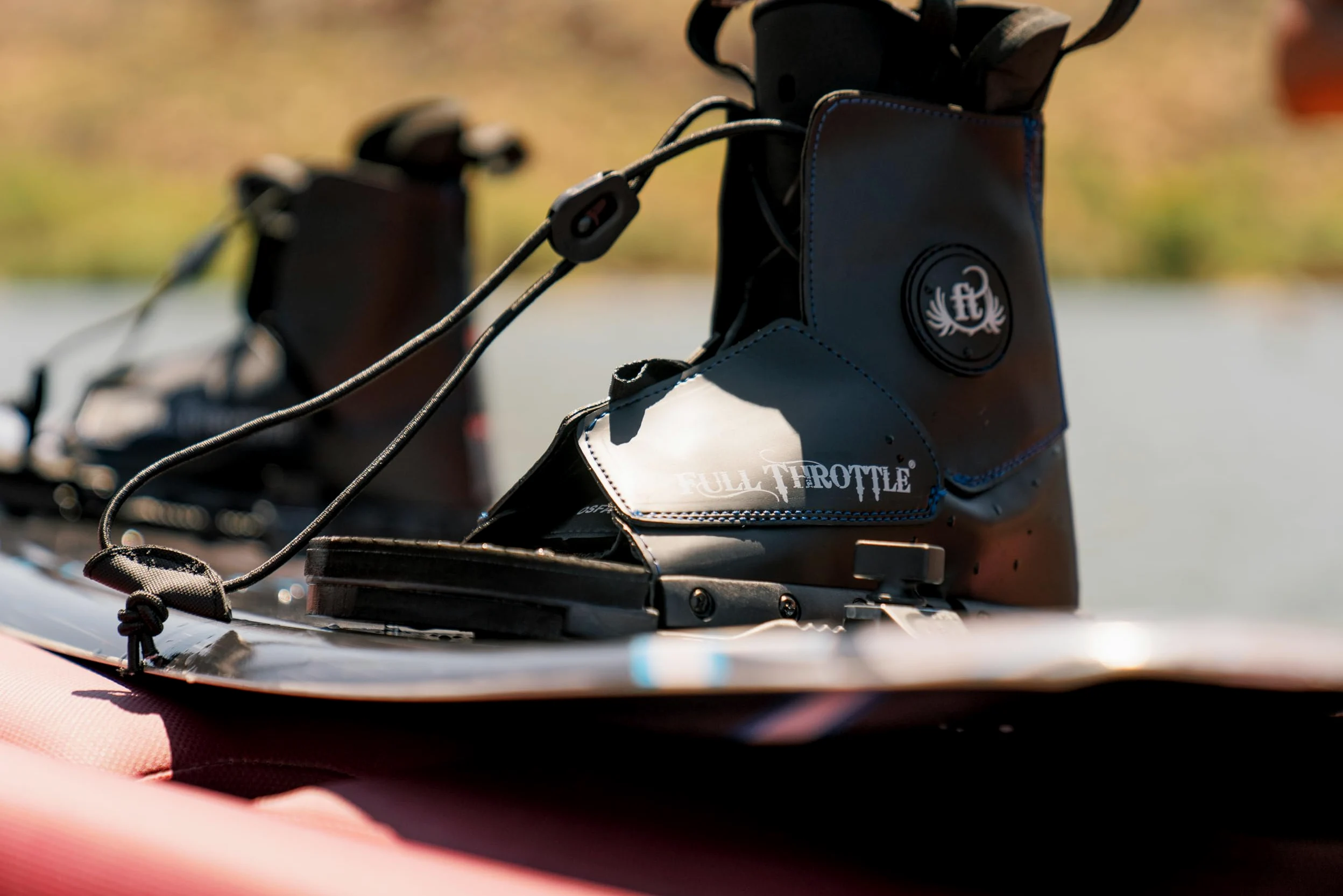 Absolute Outdoor Full Throttle Aqua Extreme Kit de Wakeboard (Negro/Azul, 55.1 x 21.6-inch/140 cm x 42 cm)